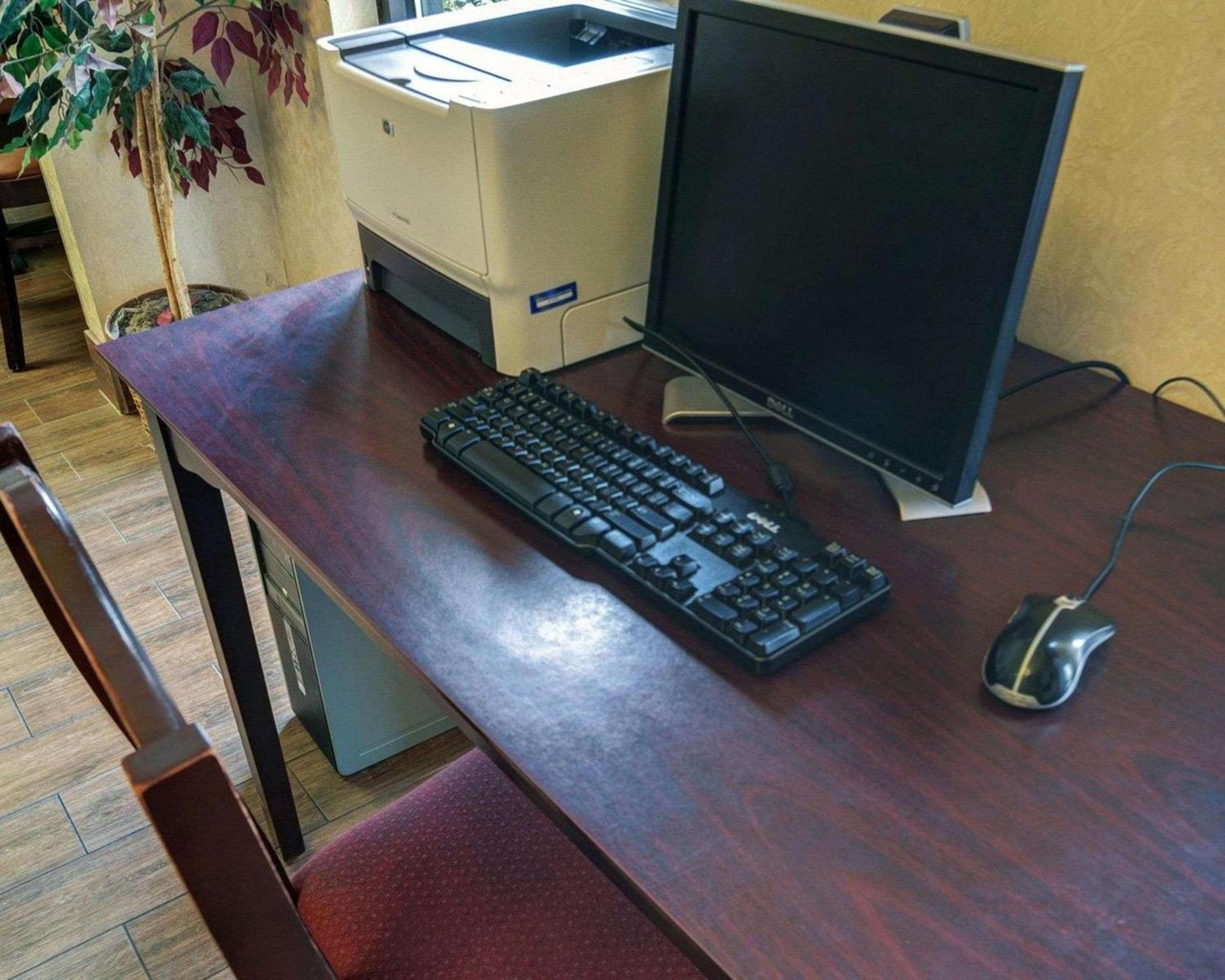 Quality Inn & Suites Pine Bluff photo 4