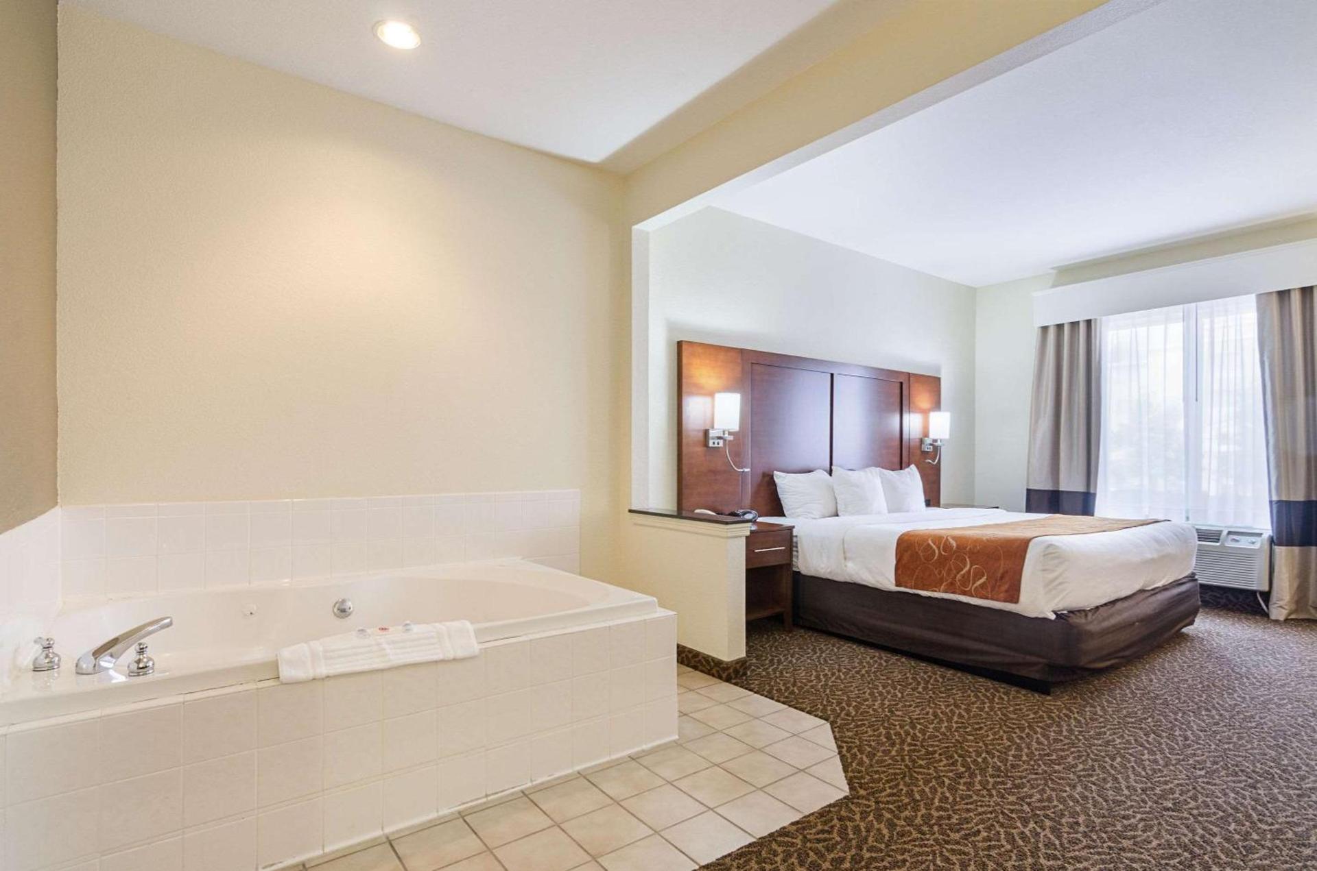 Quality Suites Springdale West I-49 photo 14