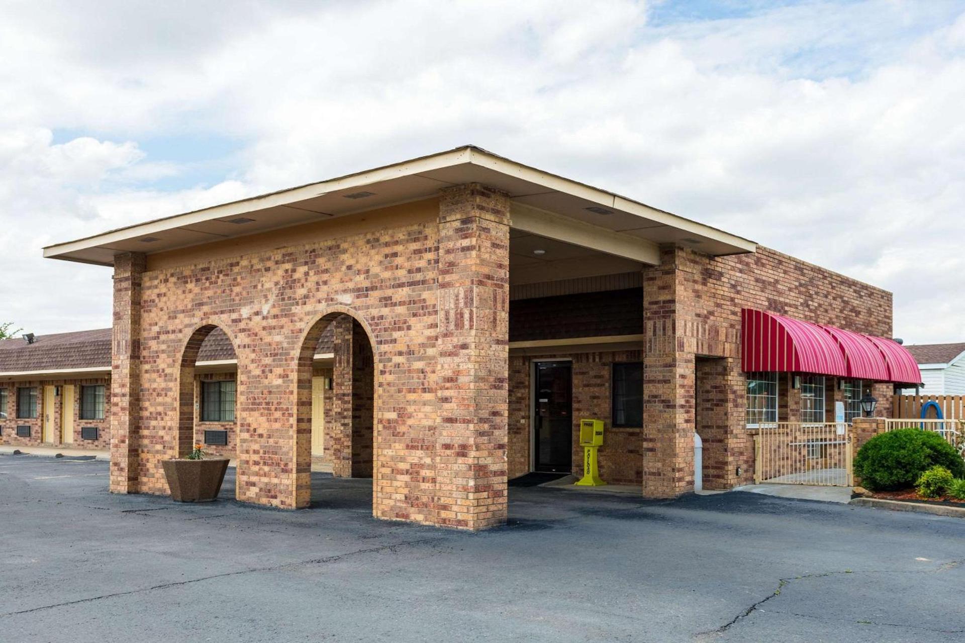 Econo Lodge & Suites Brinkley photo 5