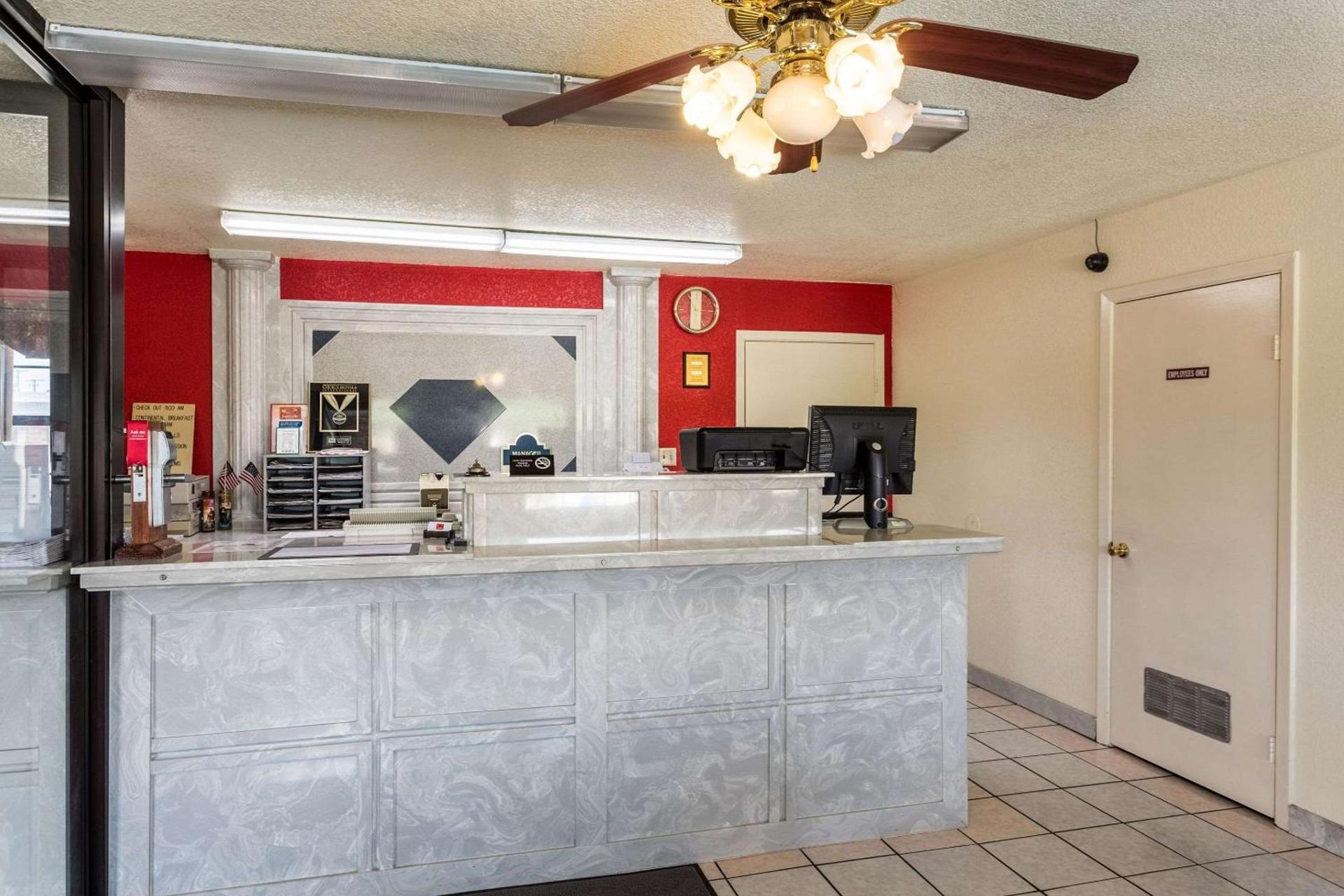 Econo Lodge & Suites Brinkley photo 6