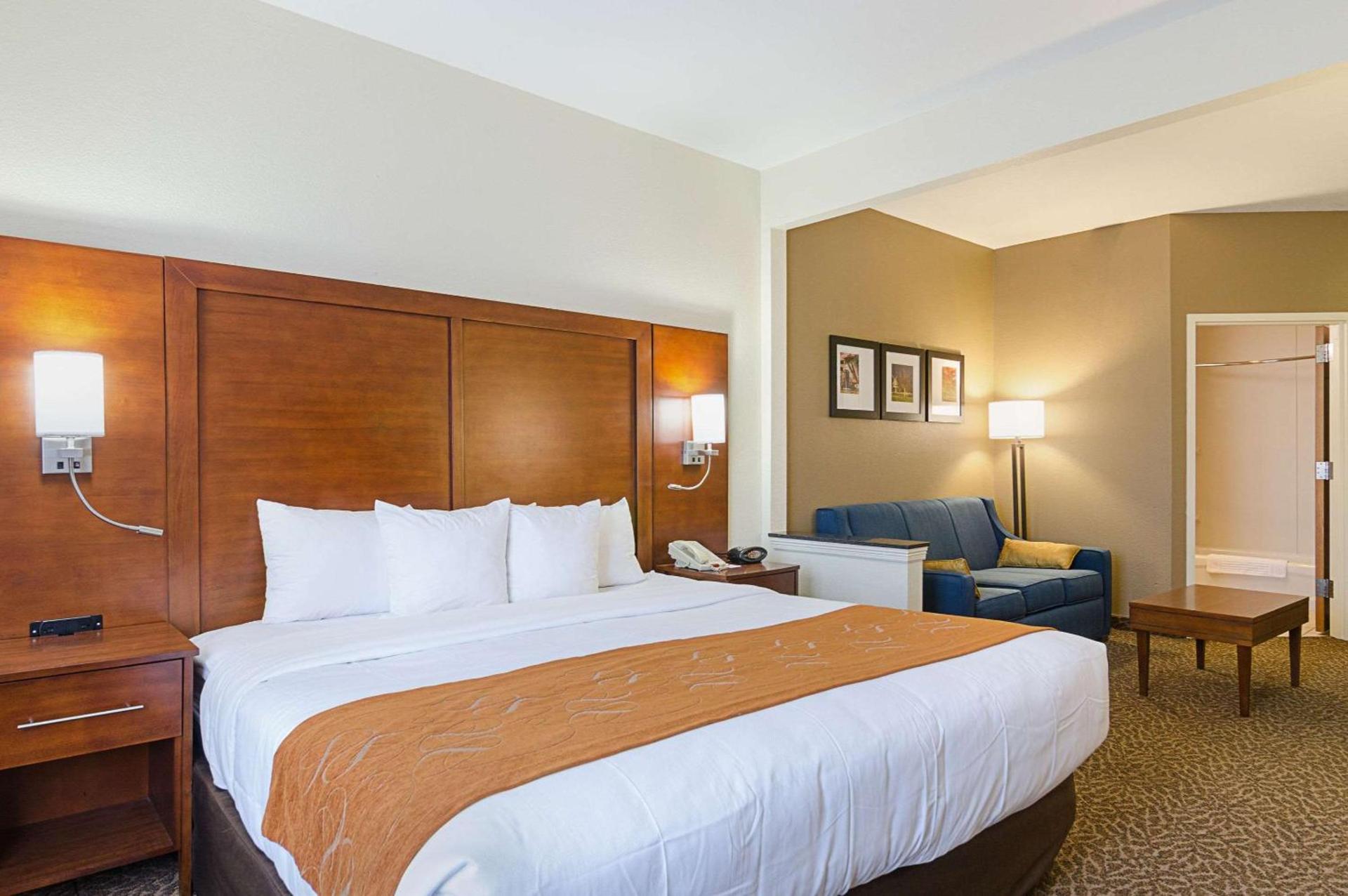 Quality Suites Springdale West I-49 photo 37