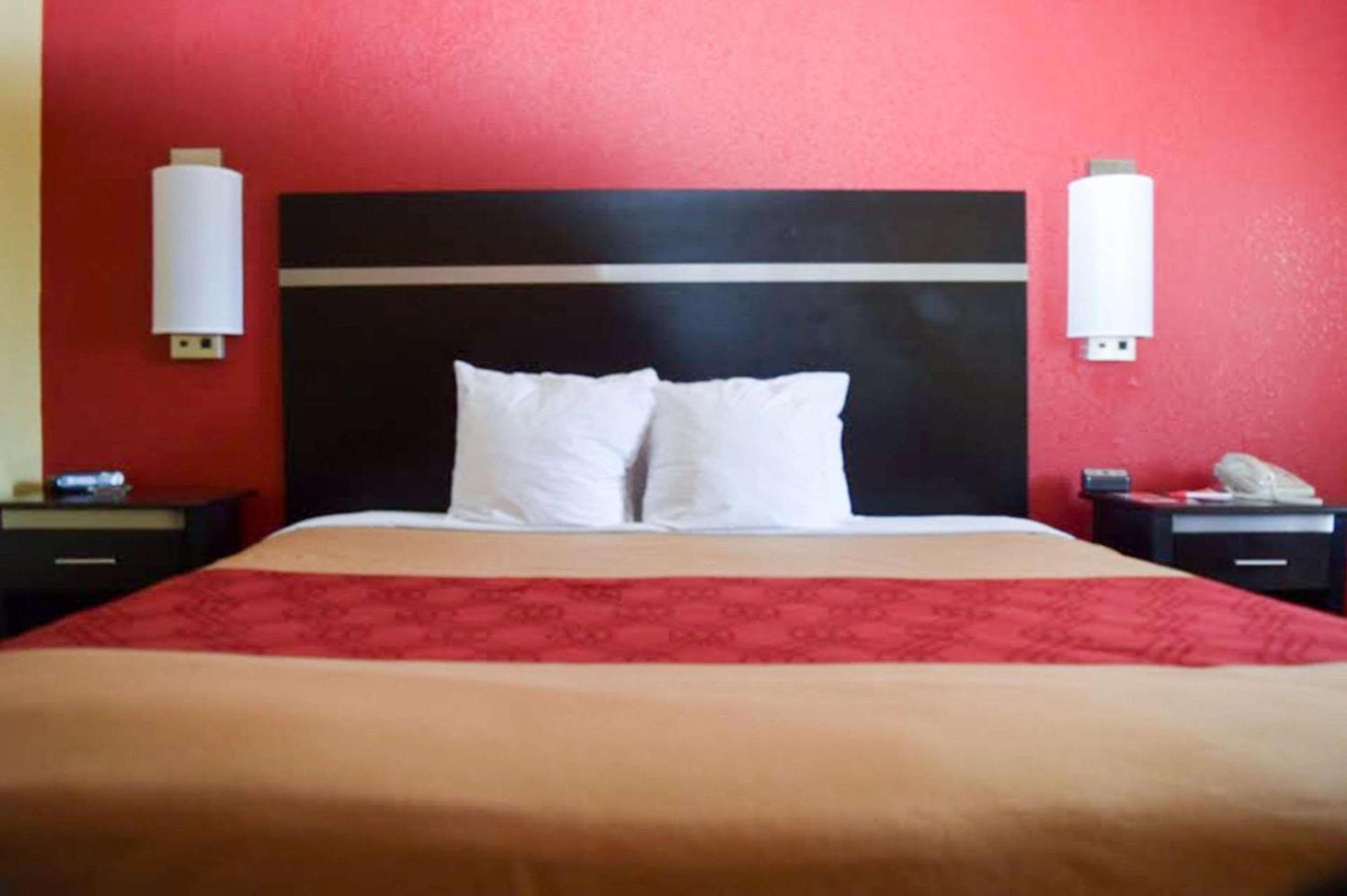 Econo Lodge Jonesboro photo 29