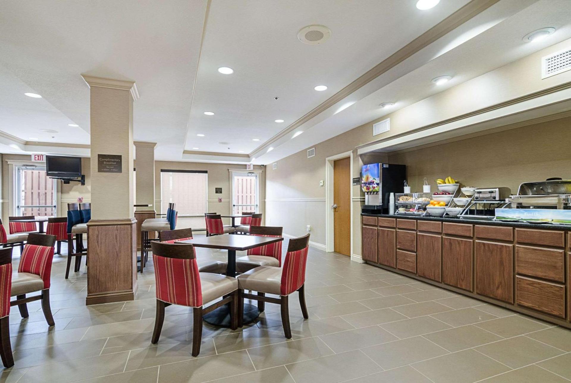 Quality Suites Springdale West I-49 photo 31