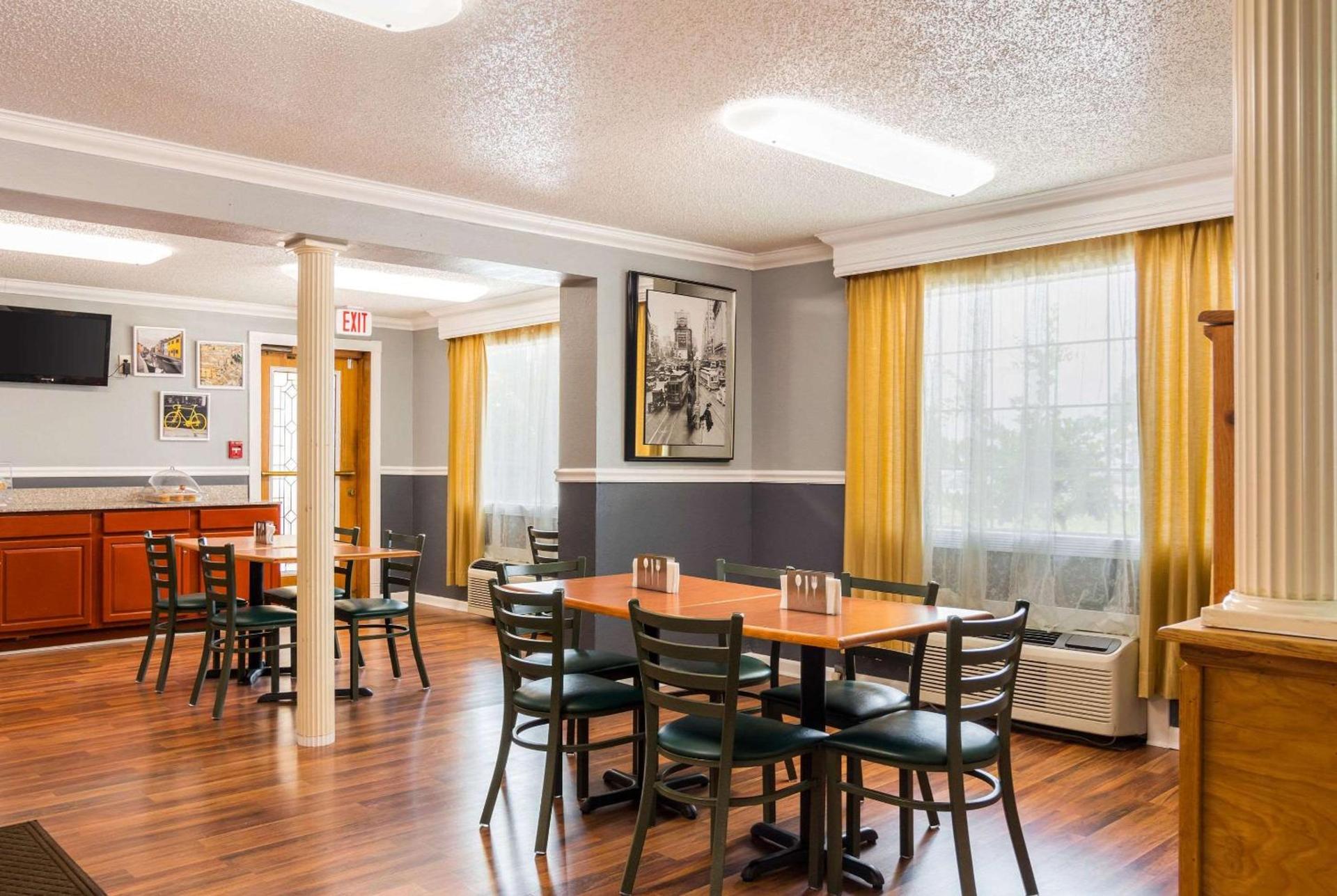 Econo Lodge Jacksonville near Little Rock Air Force Base photo 16