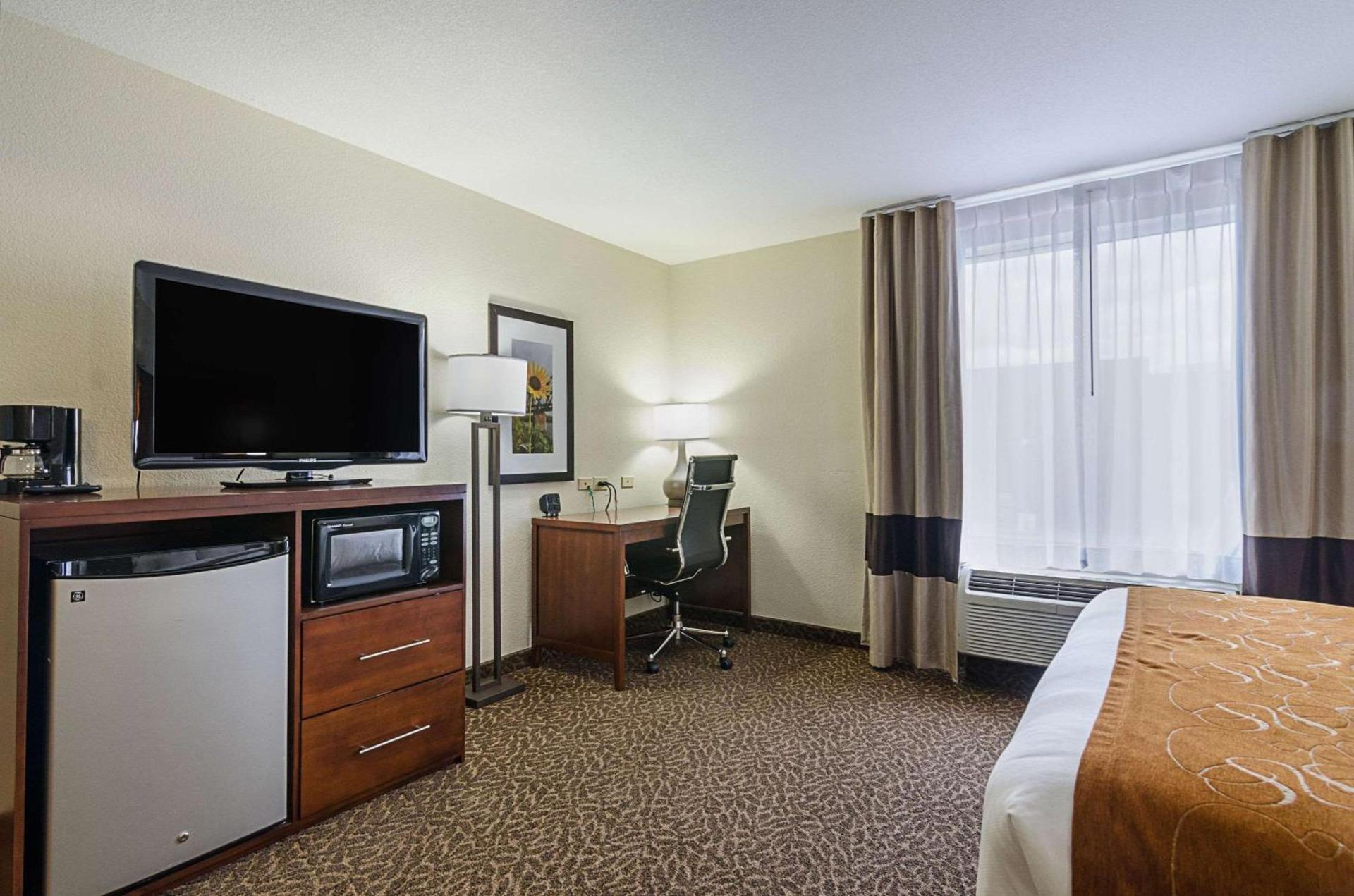Quality Suites Springdale West I-49 photo 29