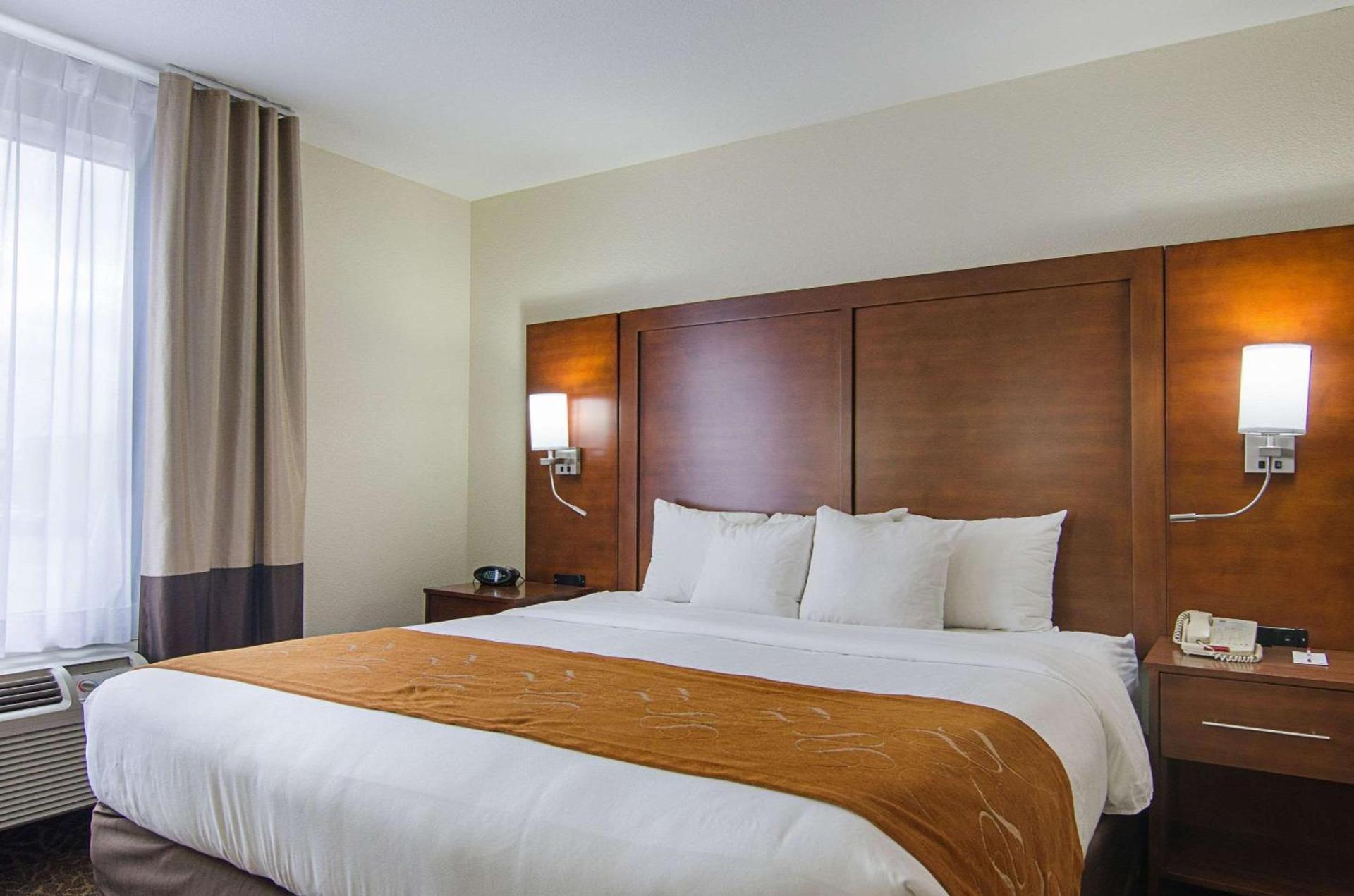 Quality Suites Springdale West I-49 photo 34