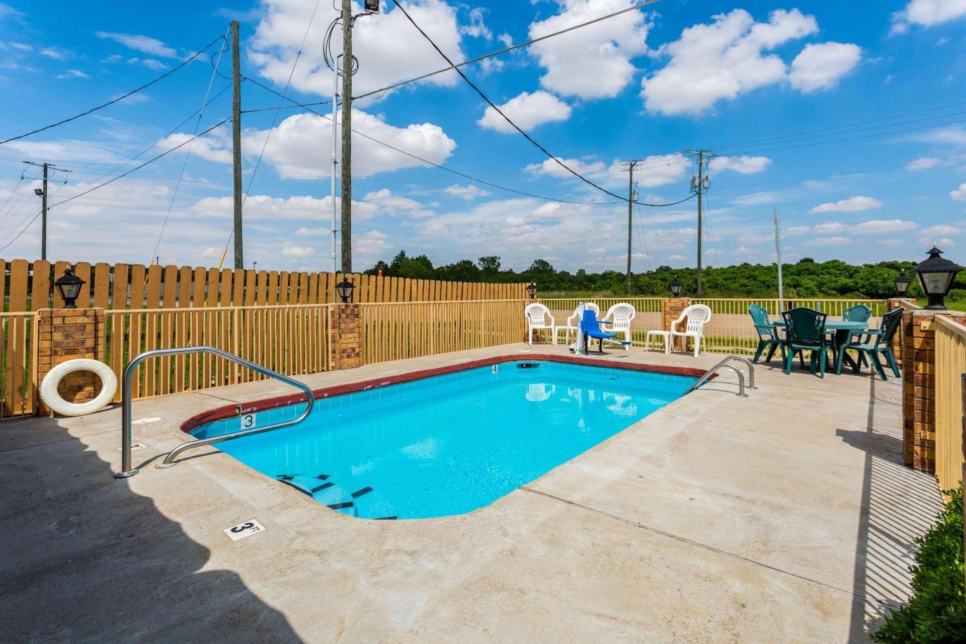 Econo Lodge & Suites Brinkley photo 8