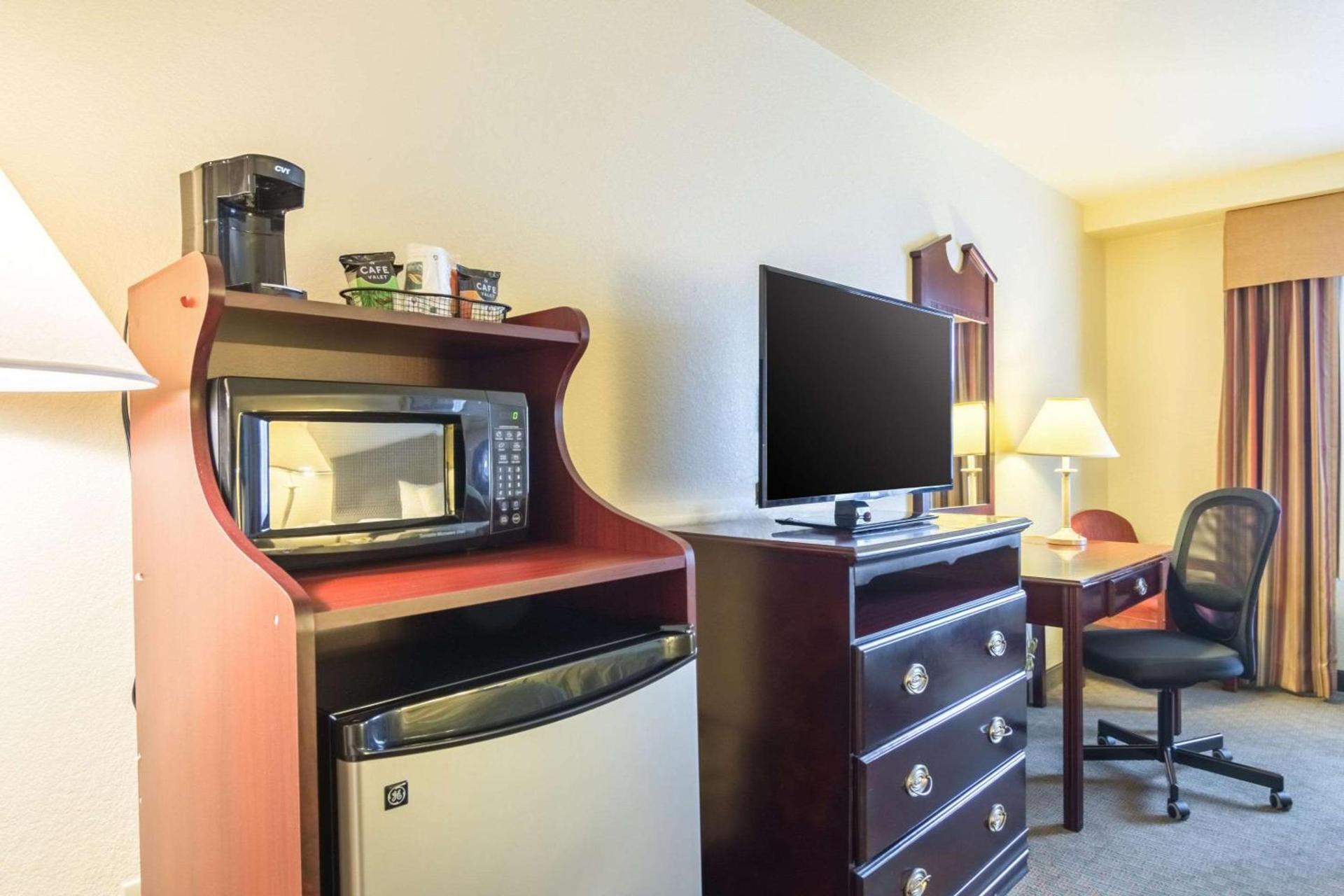Quality Inn & Suites Alma I-40 photo 12