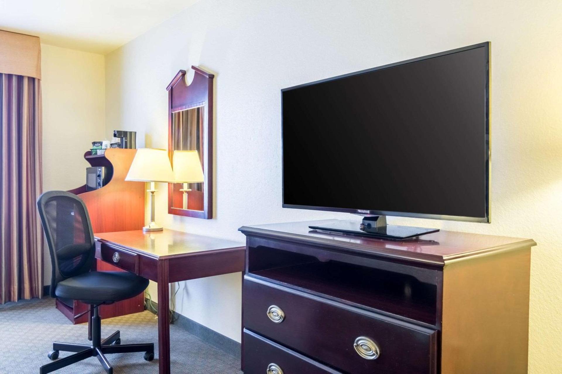 Quality Inn & Suites Alma I-40 photo 8