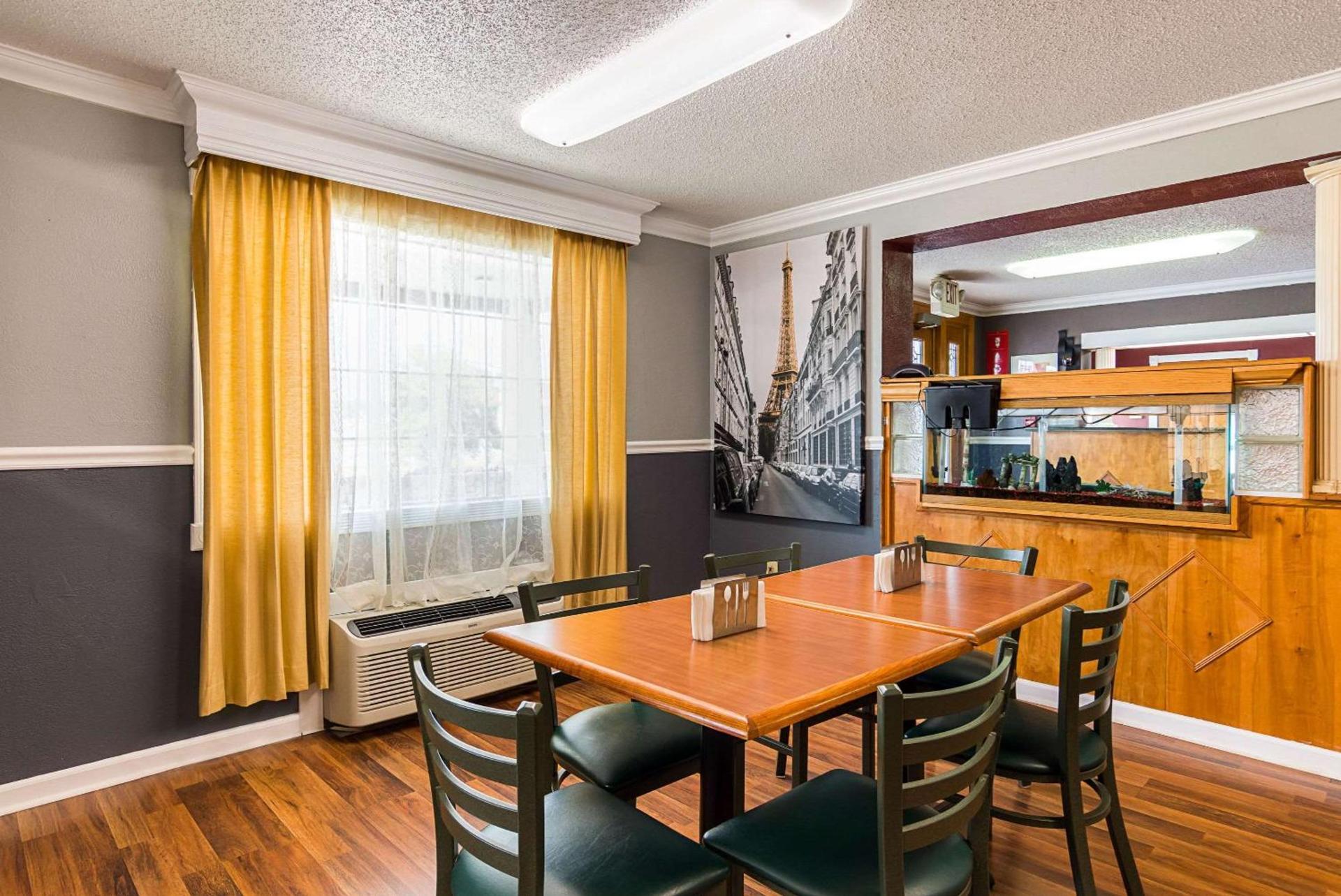 Econo Lodge Jacksonville near Little Rock Air Force Base photo 8