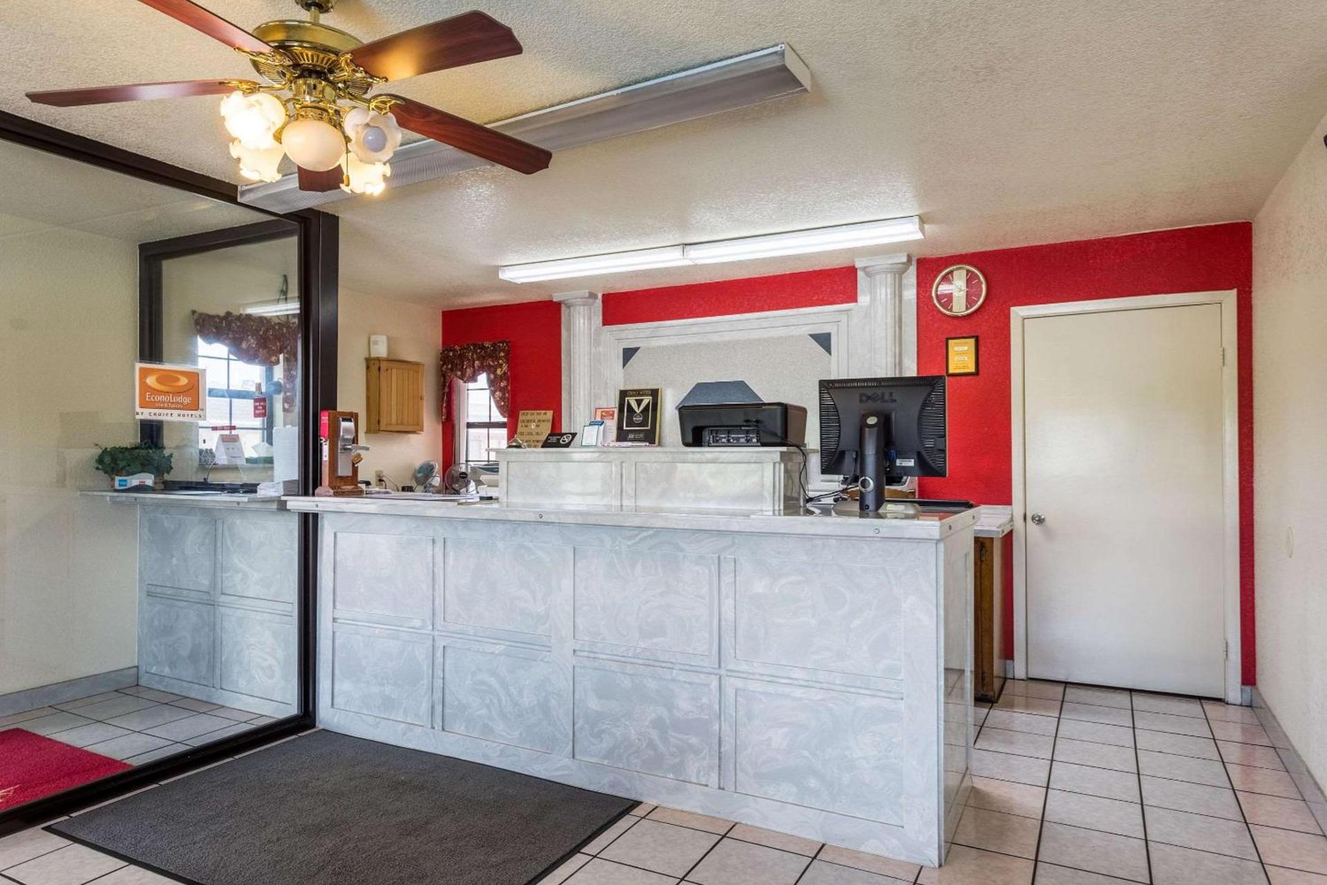 Econo Lodge & Suites Brinkley photo 14