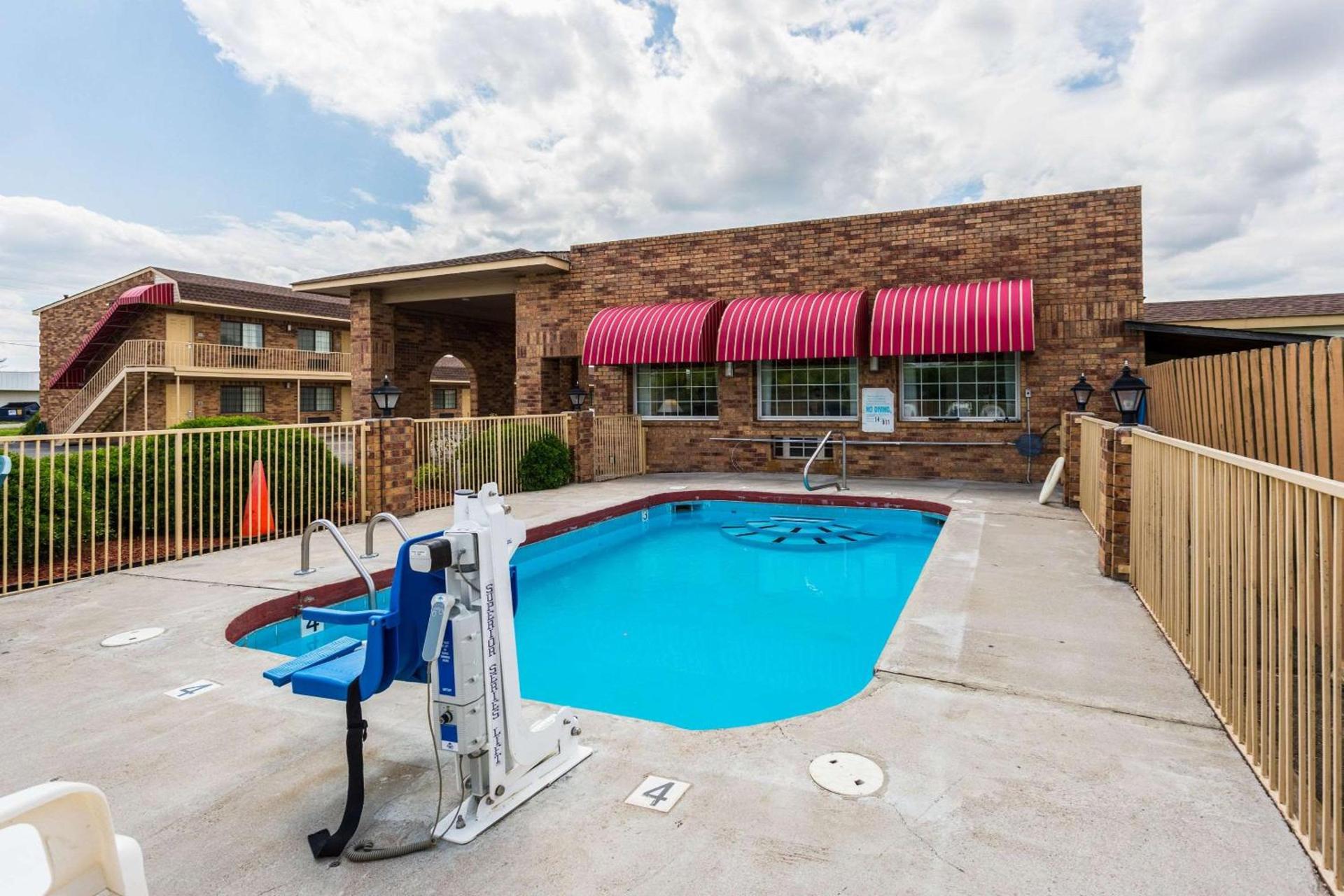 Econo Lodge & Suites Brinkley photo 15
