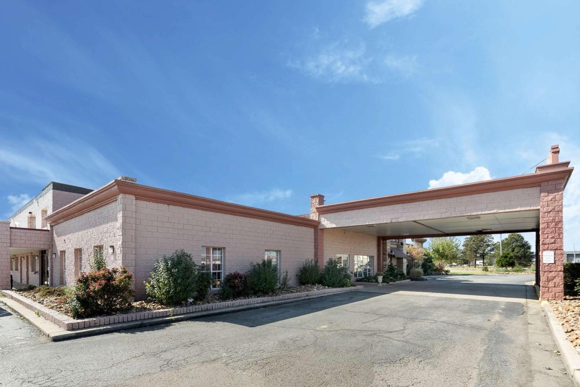 Quality Inn & Suites Paragould photo 2