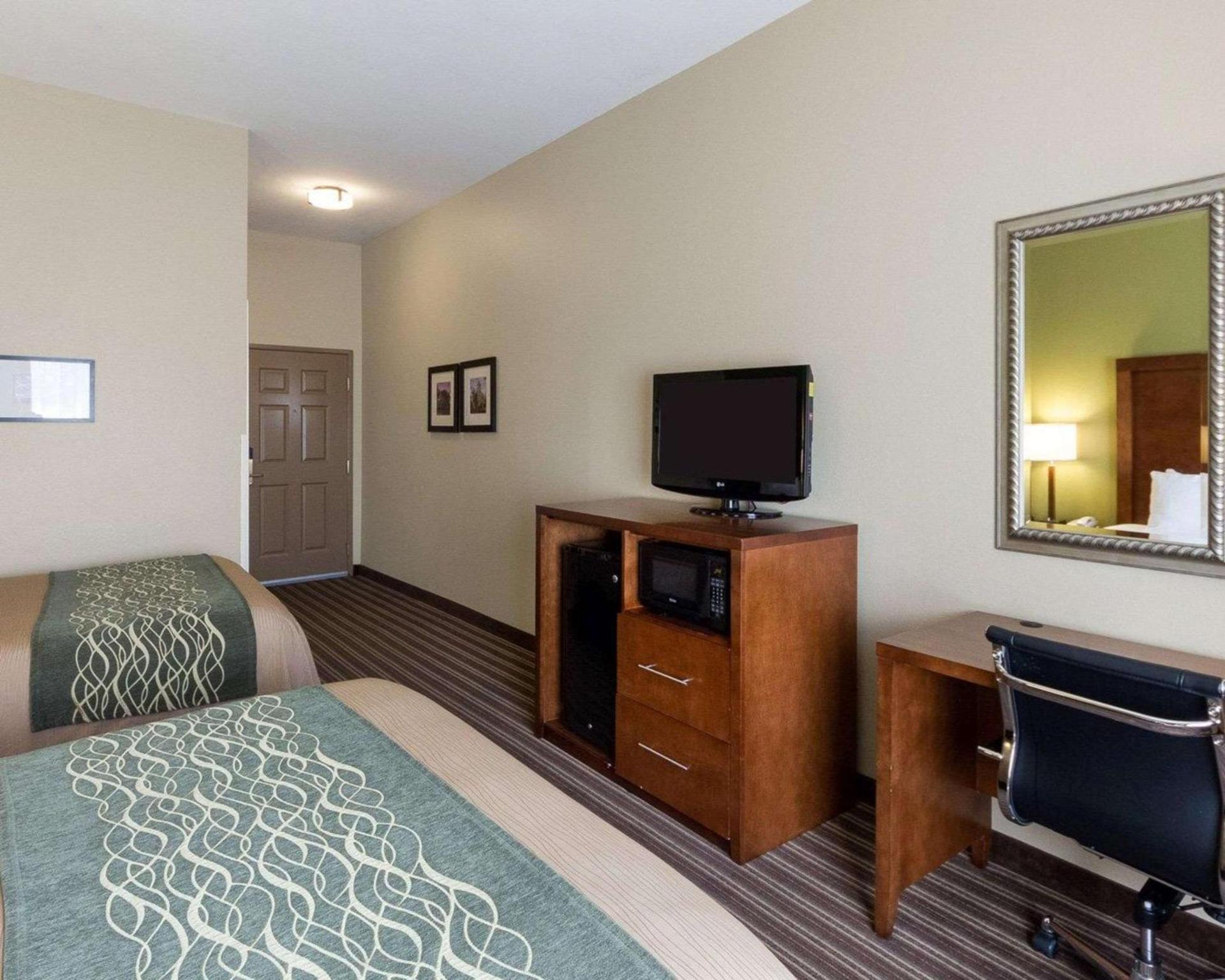 Comfort Inn & Suites Fayetteville-University Area photo 2