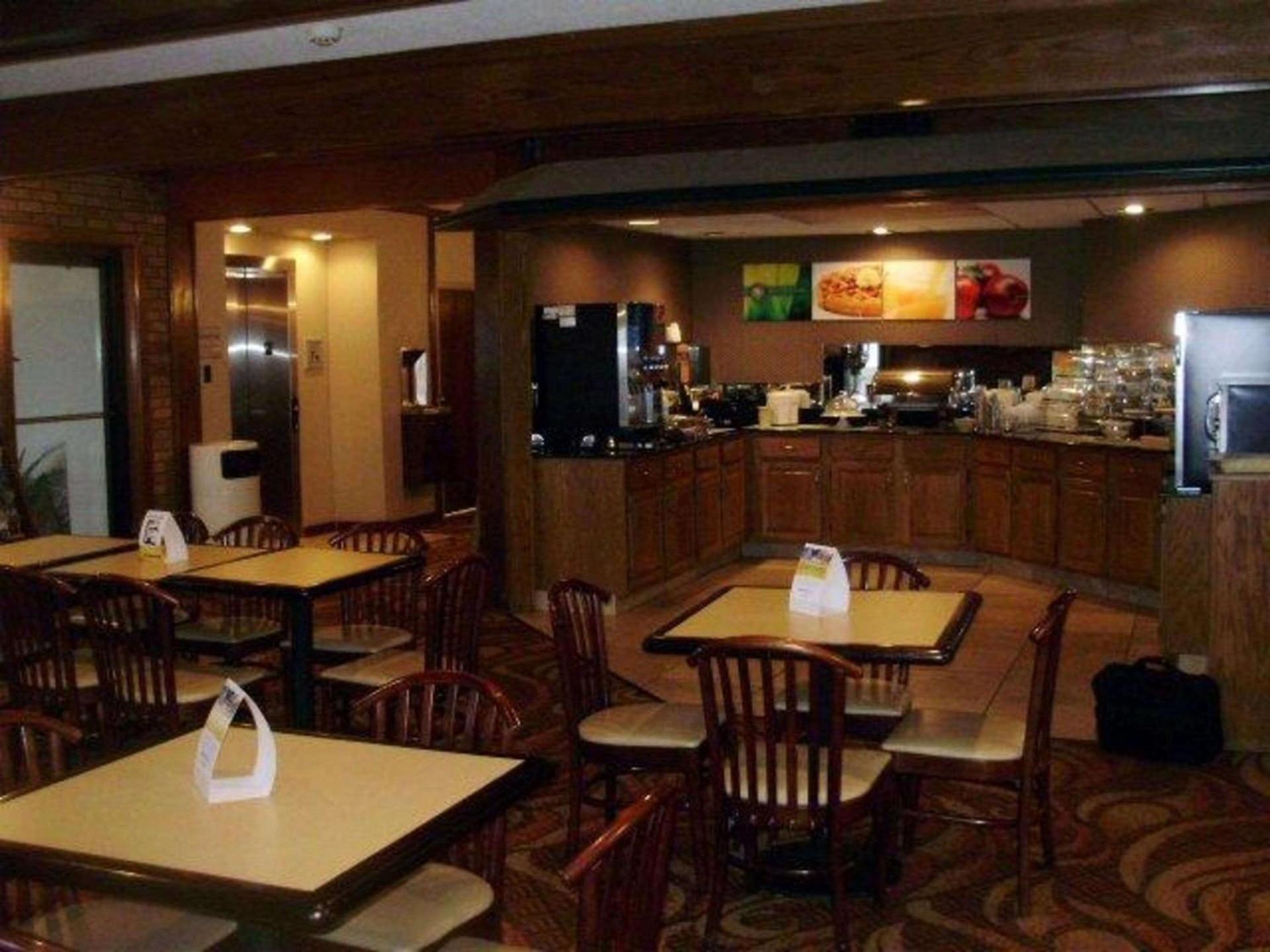 Quality Inn & Suites Searcy I-57 photo 6