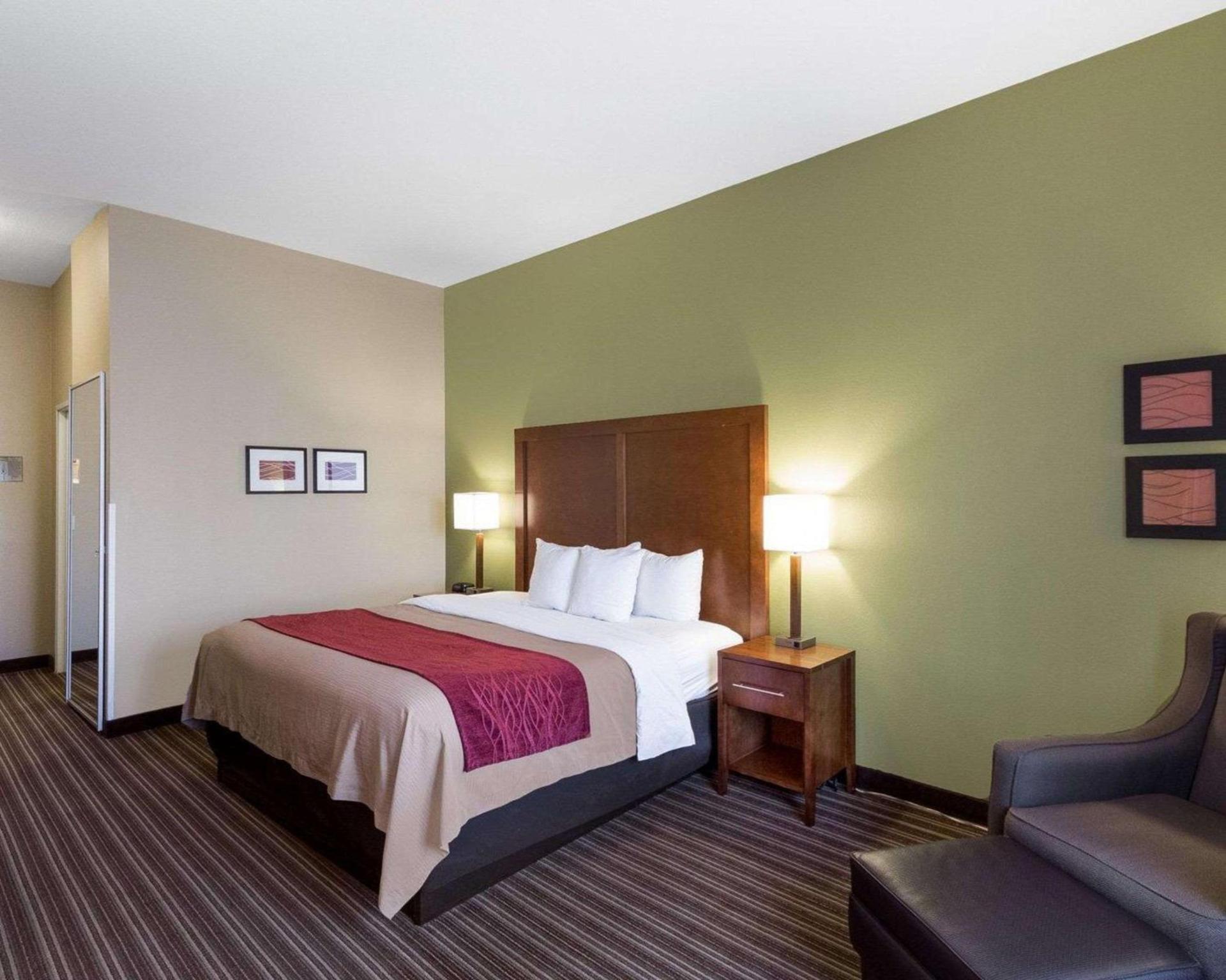 Comfort Inn & Suites Fayetteville-University Area photo 11