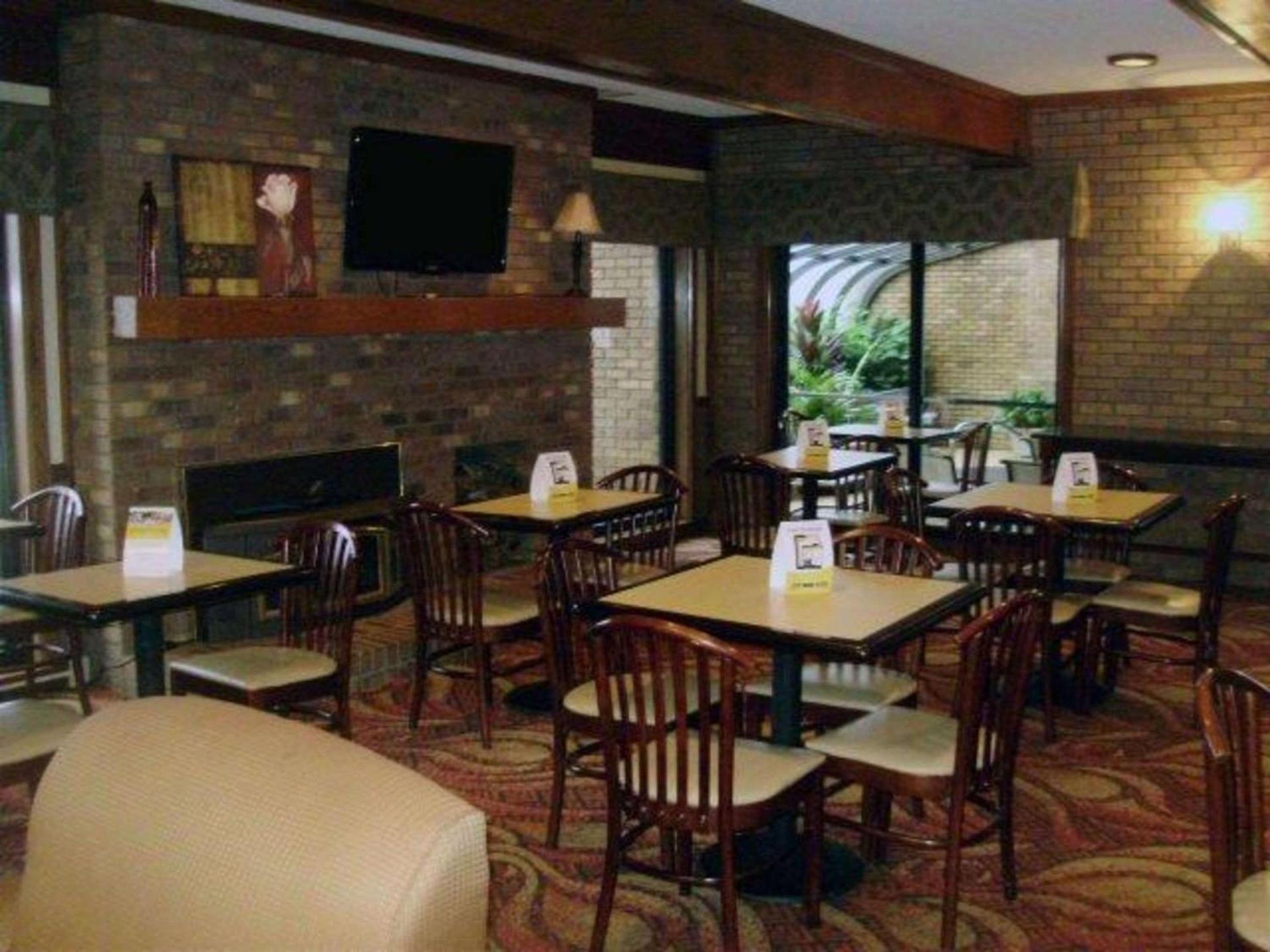 Quality Inn & Suites Searcy I-57 photo 9
