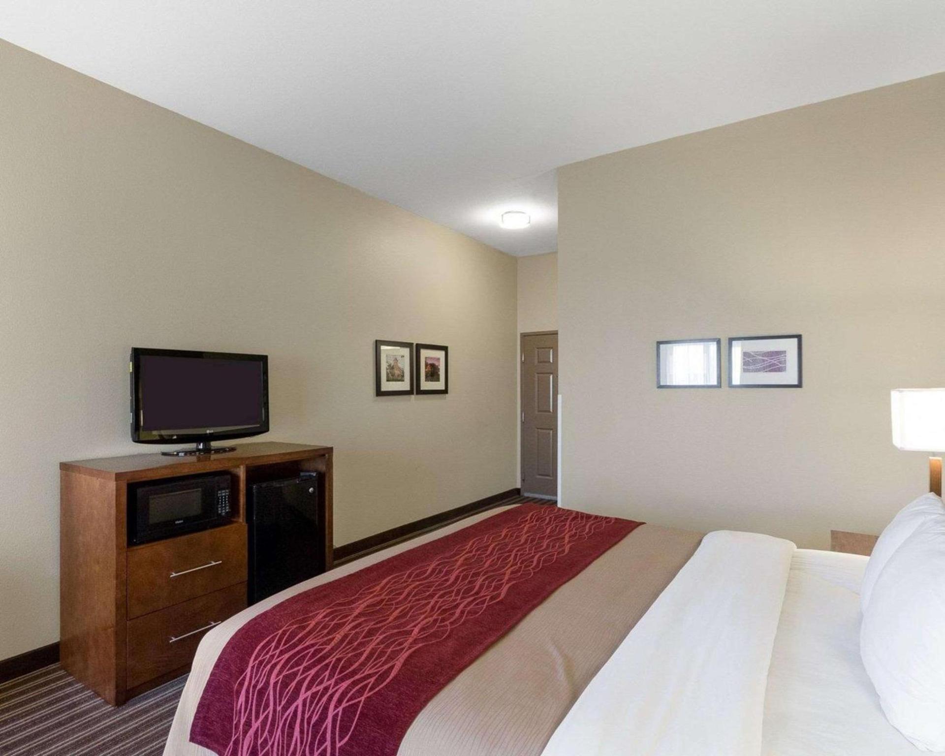 Comfort Inn & Suites Fayetteville-University Area photo 15