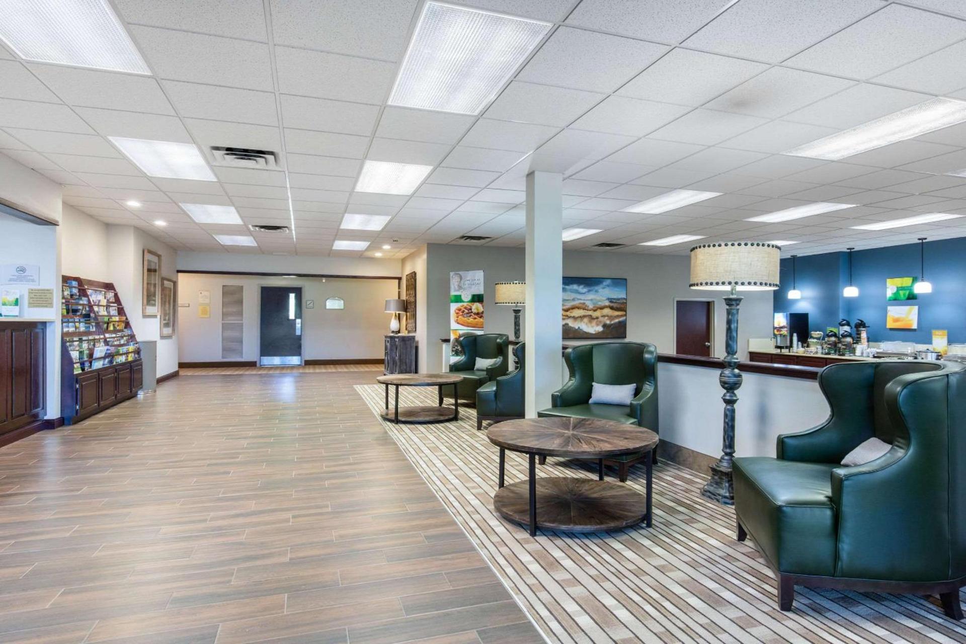 Quality Inn & Suites Mountain Home North photo 4