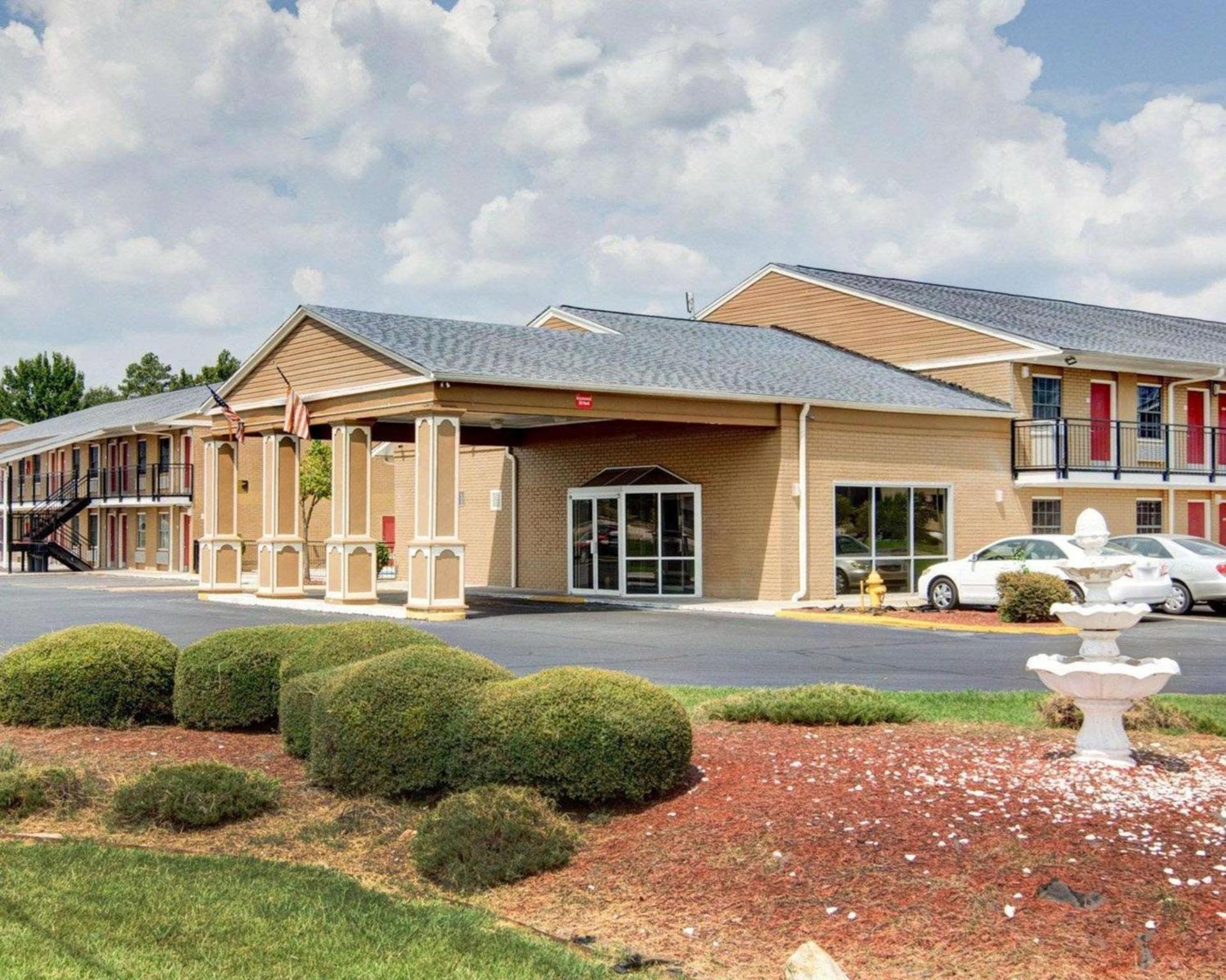 Econo Lodge Pine Bluff photo 2