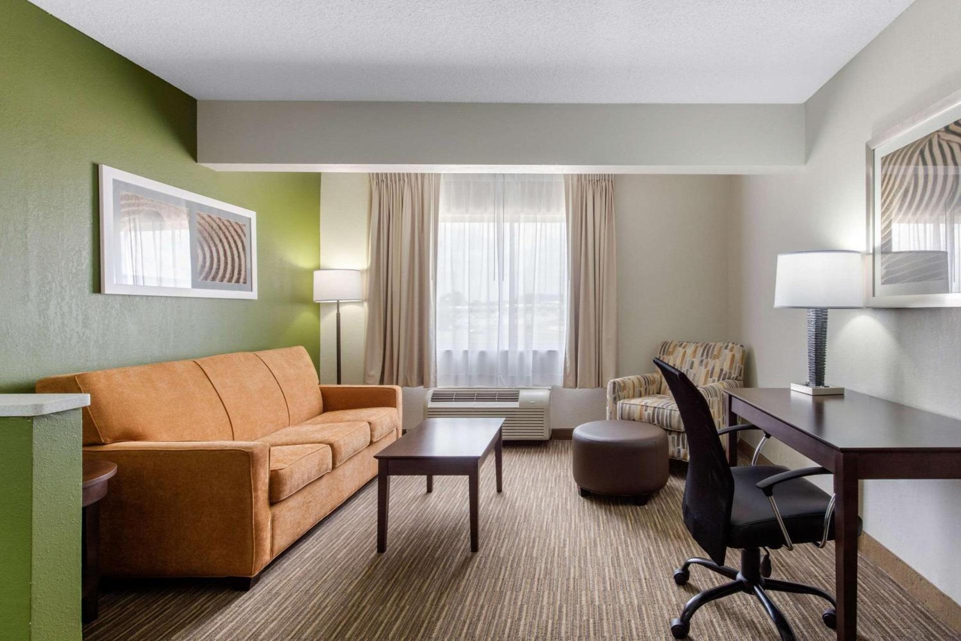 Quality Inn & Suites Mountain Home North photo 19