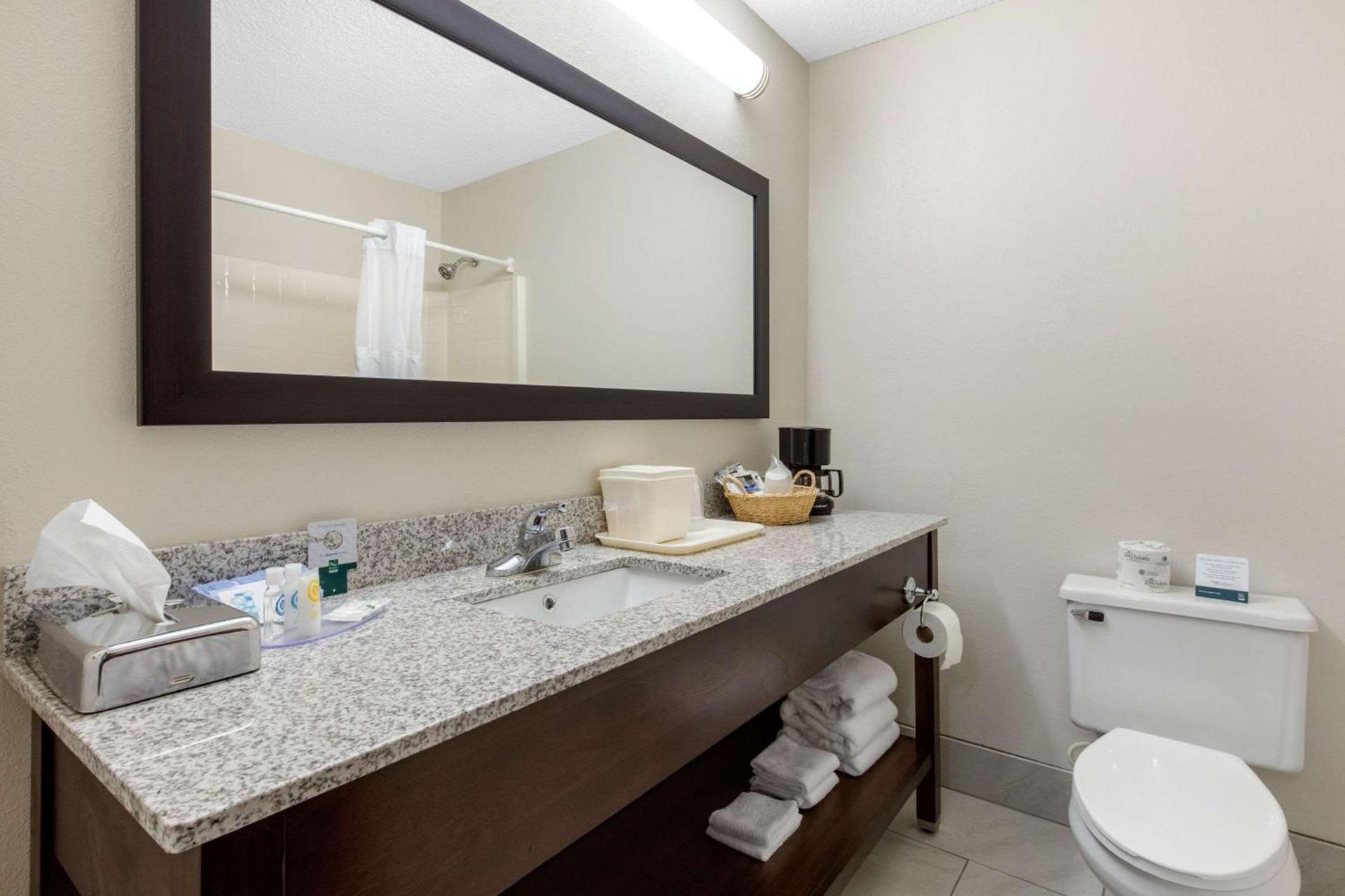 Quality Inn & Suites Mountain Home North photo 29