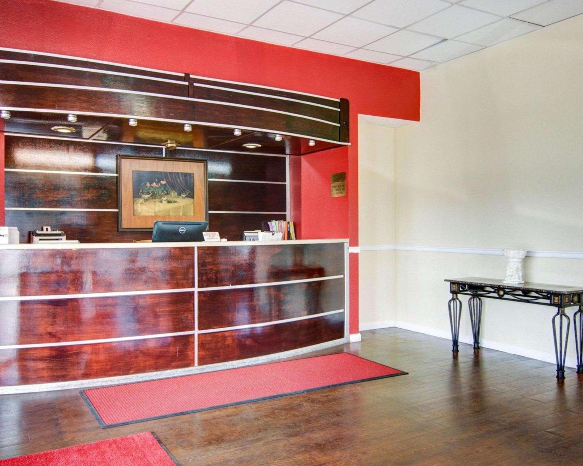 Econo Lodge Pine Bluff photo 5
