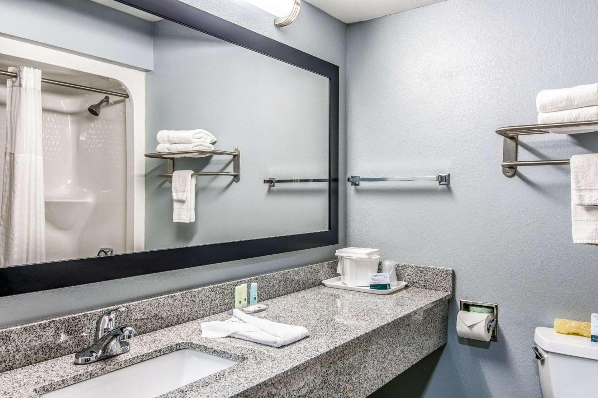 Quality Suites Maumelle - Little Rock Northwest photo 12