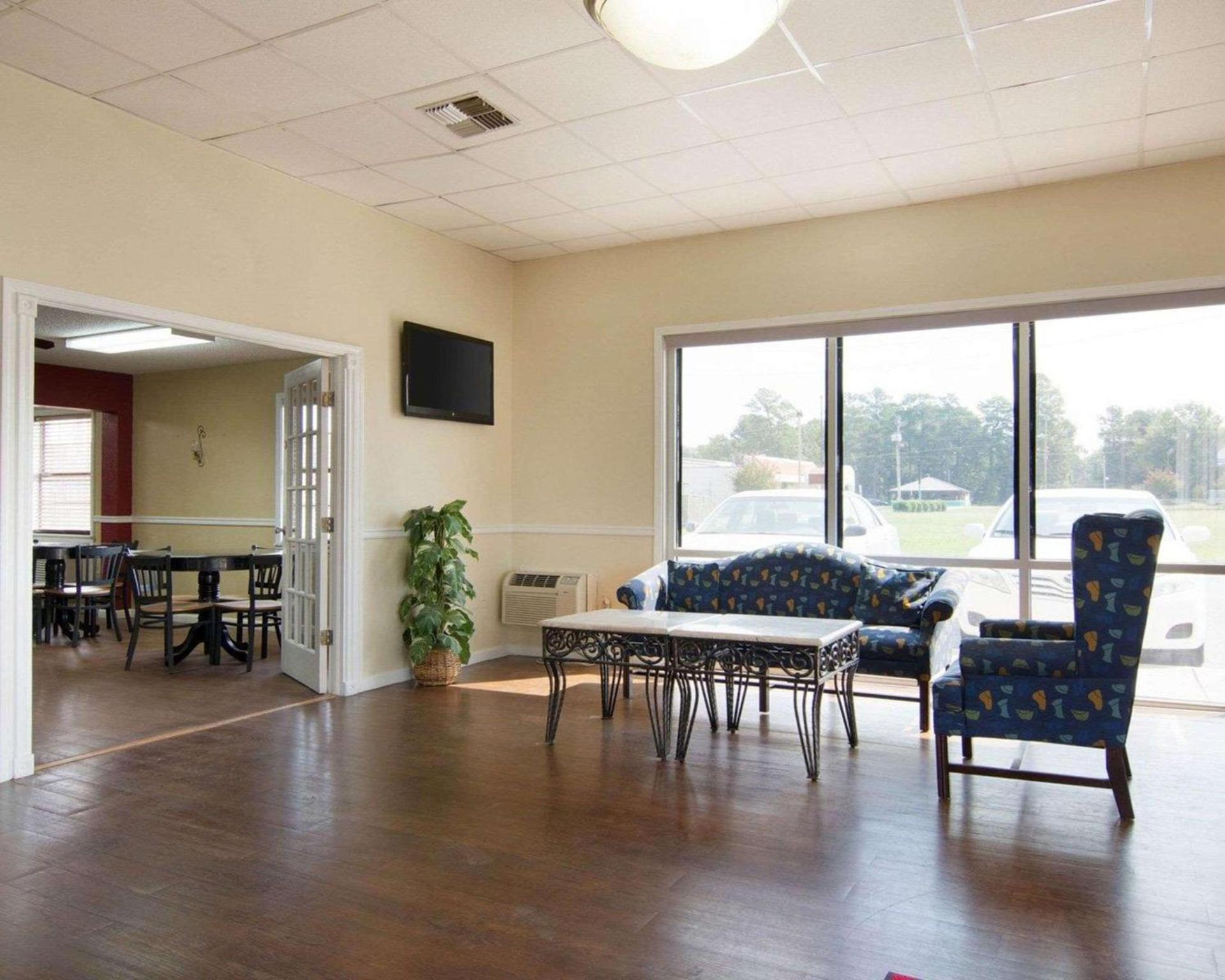 Econo Lodge Pine Bluff photo 6