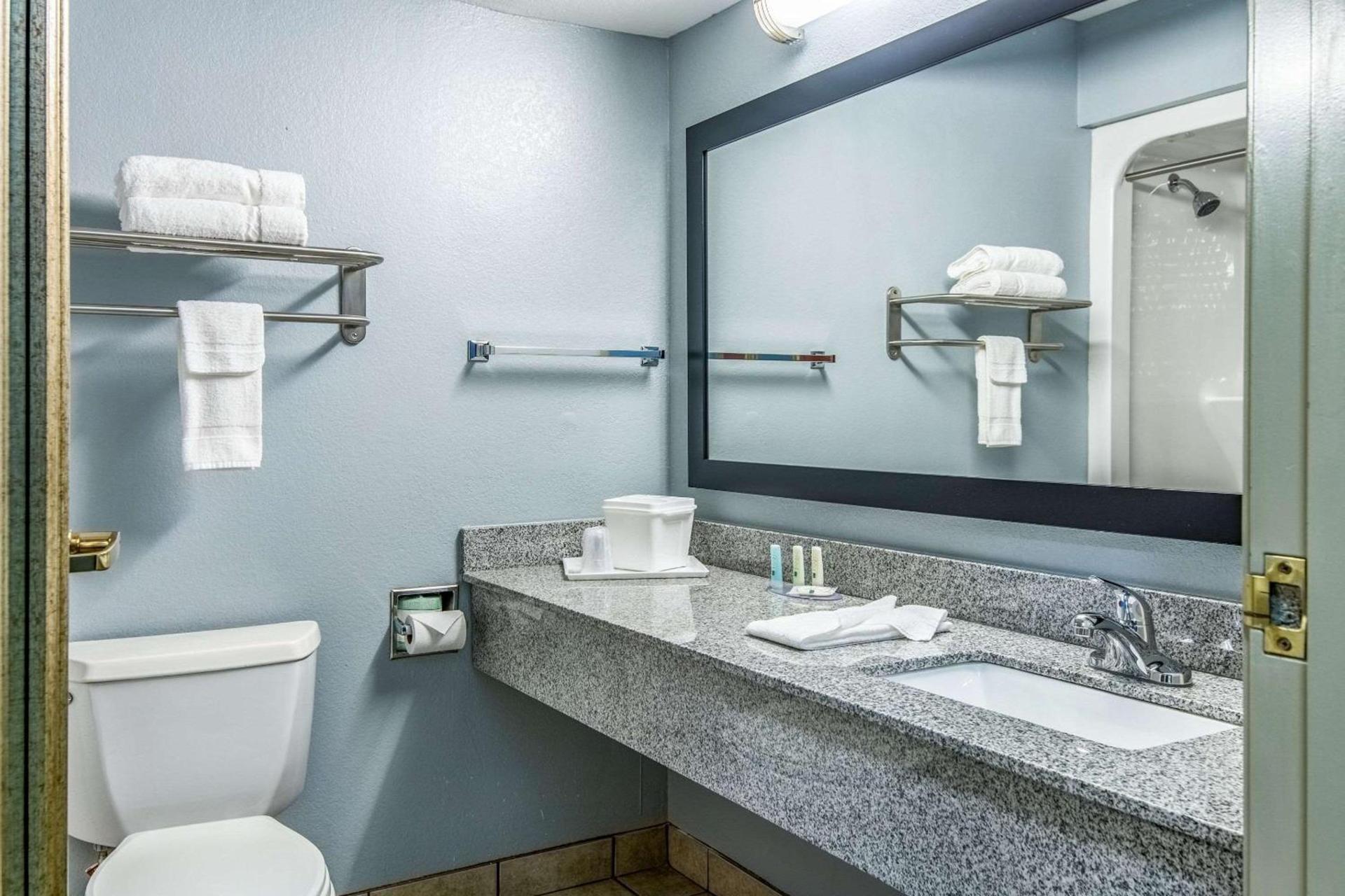 Quality Suites Maumelle - Little Rock Northwest photo 11