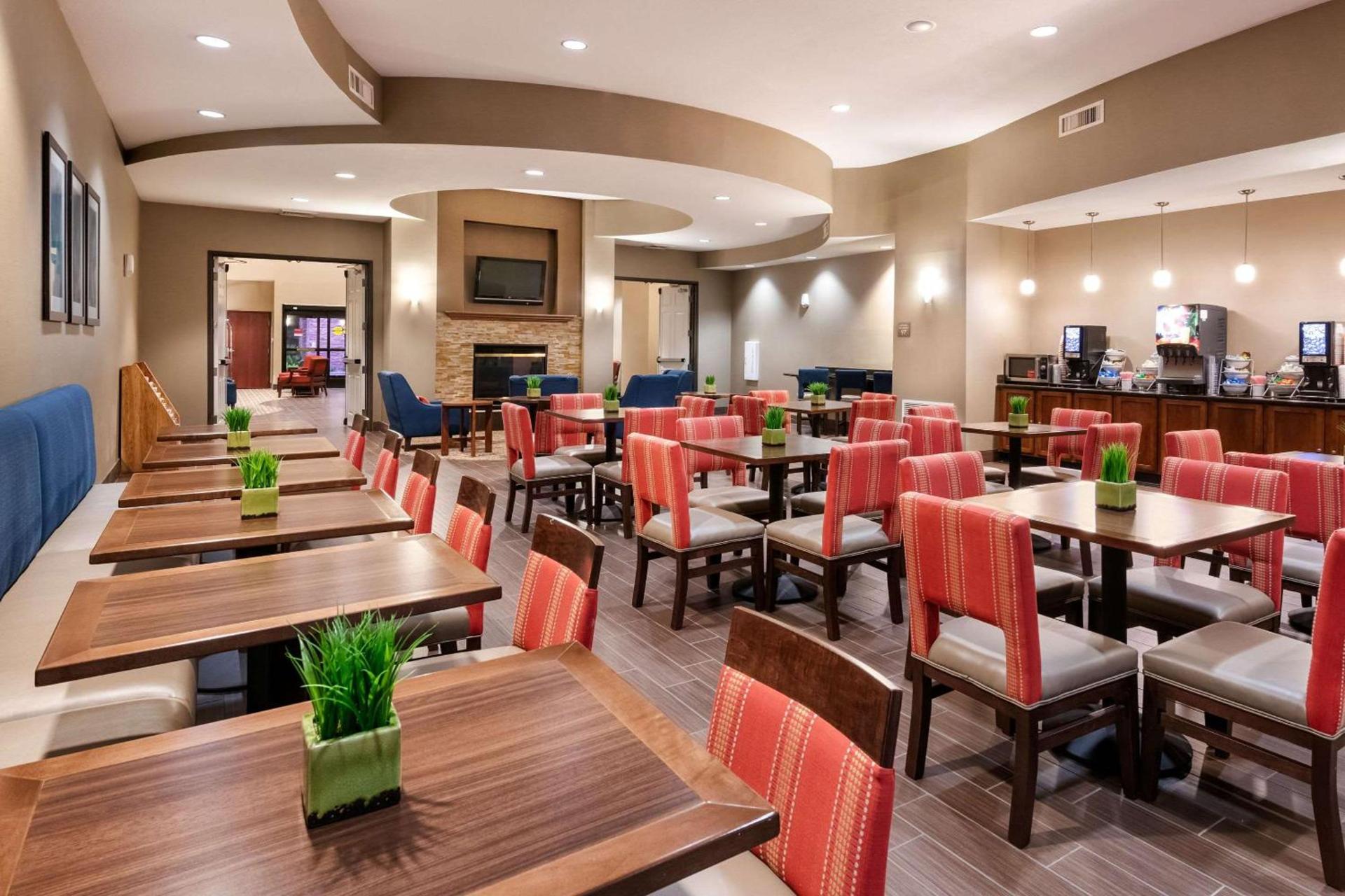 Comfort Suites Goodyear-West Phoenix photo 57