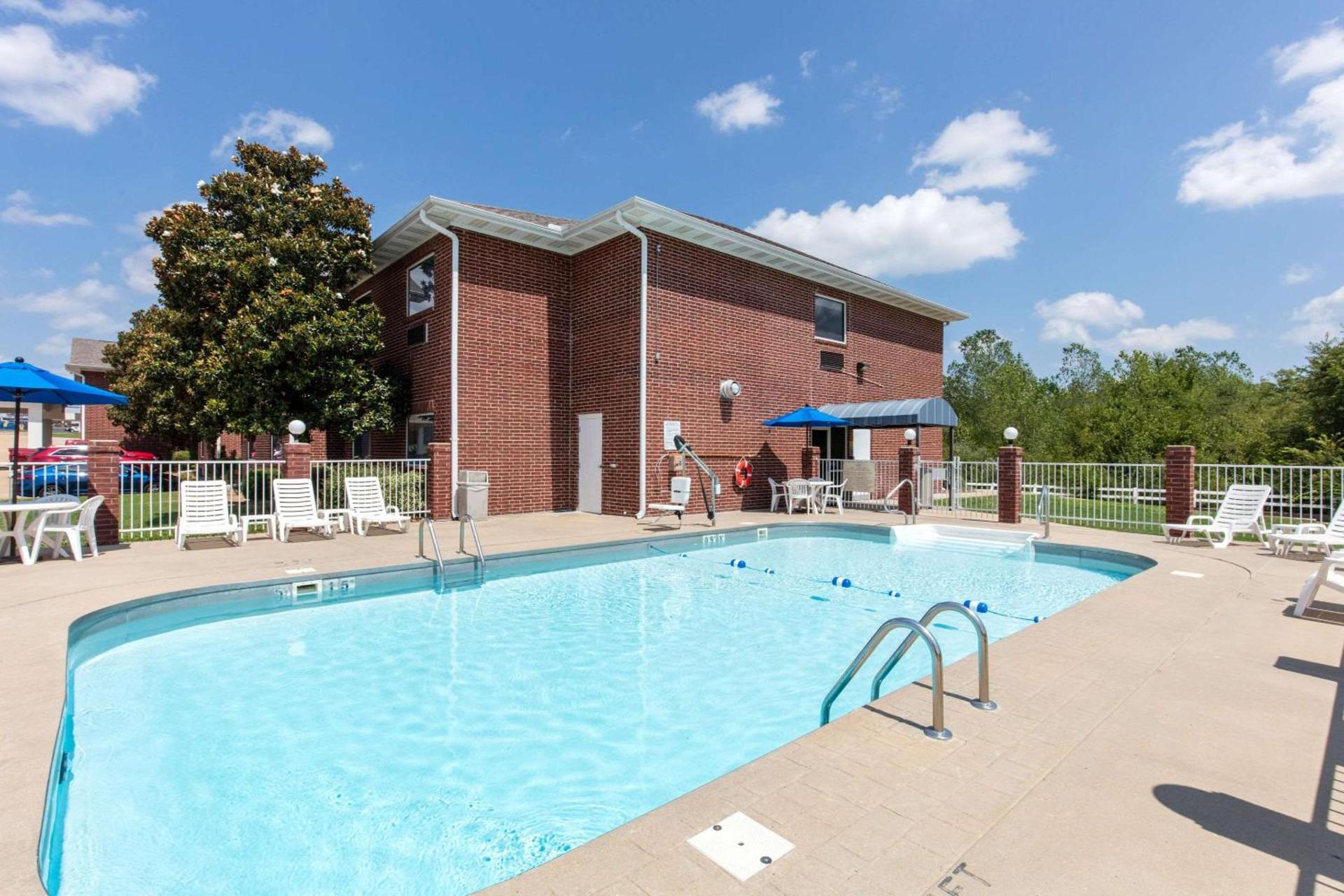 Quality Inn & Suites Mountain Home North photo 36