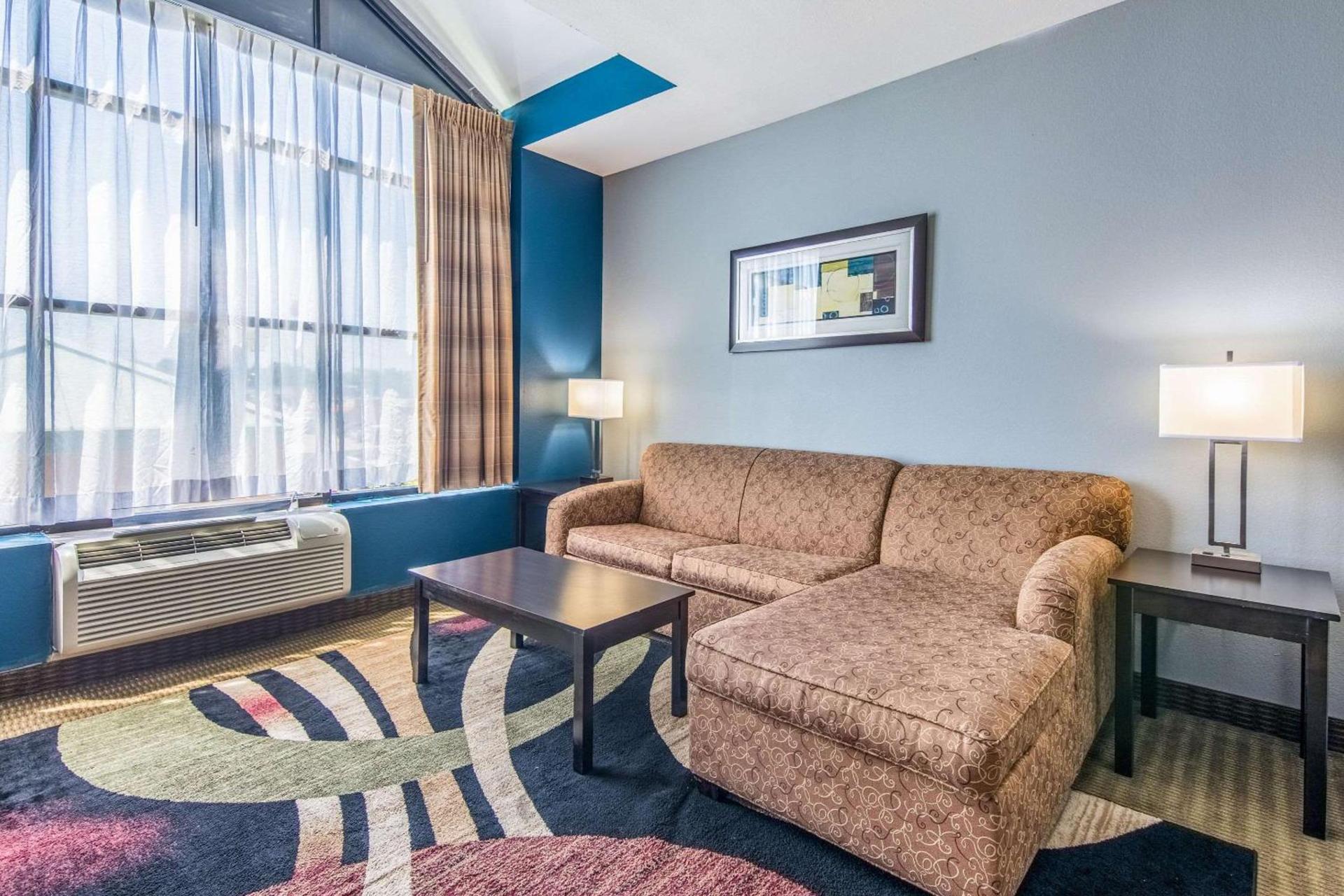 Quality Suites Maumelle - Little Rock Northwest photo 21