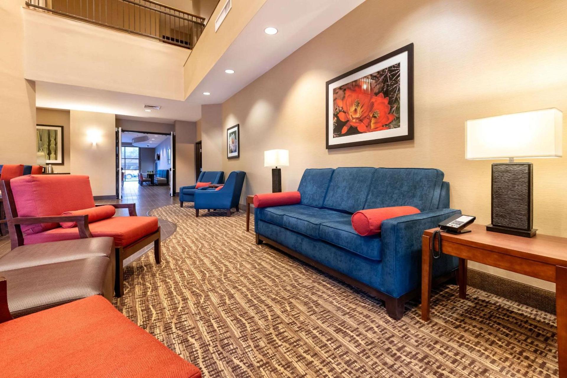 Comfort Suites Goodyear-West Phoenix photo 2