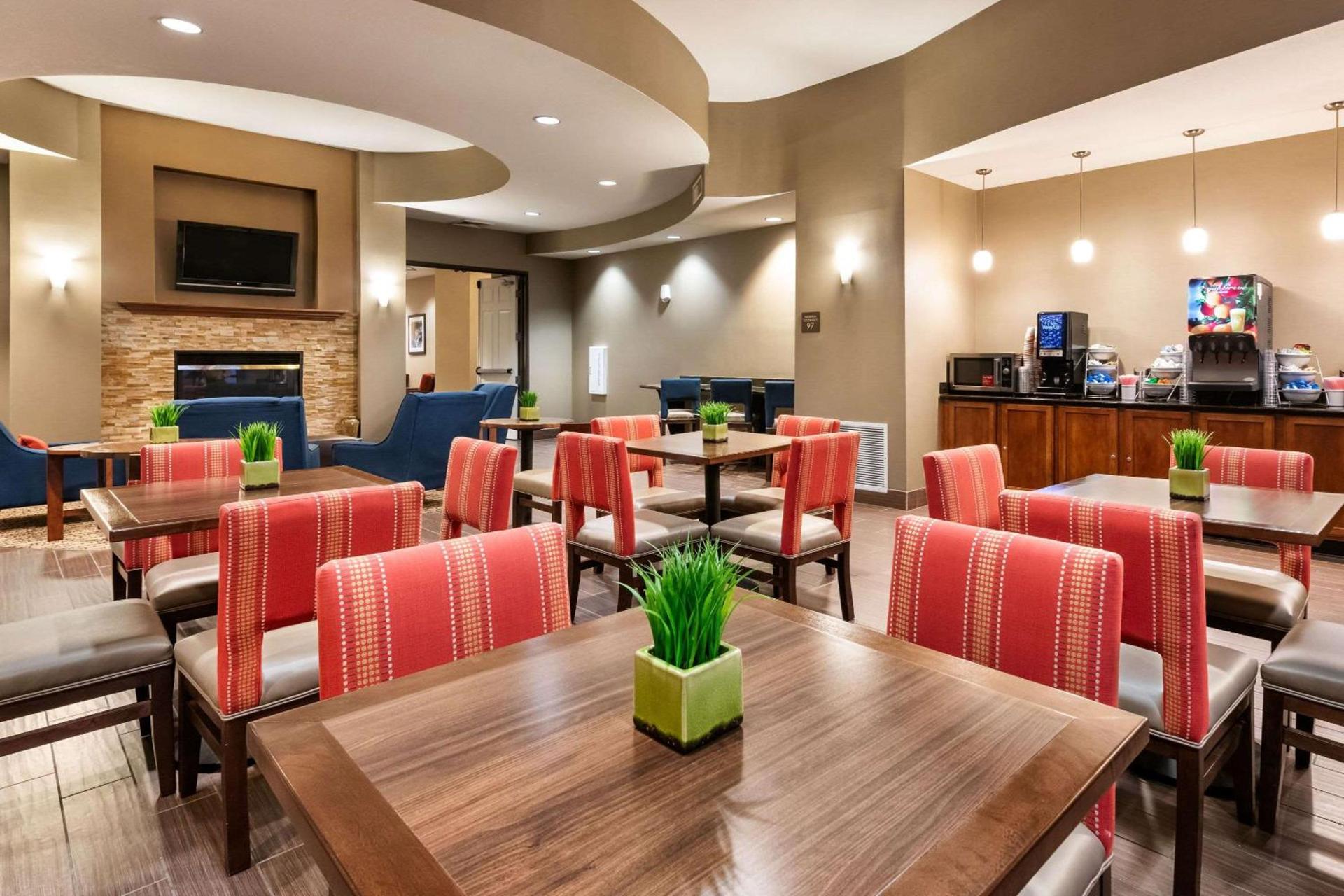 Comfort Suites Goodyear-West Phoenix photo 58