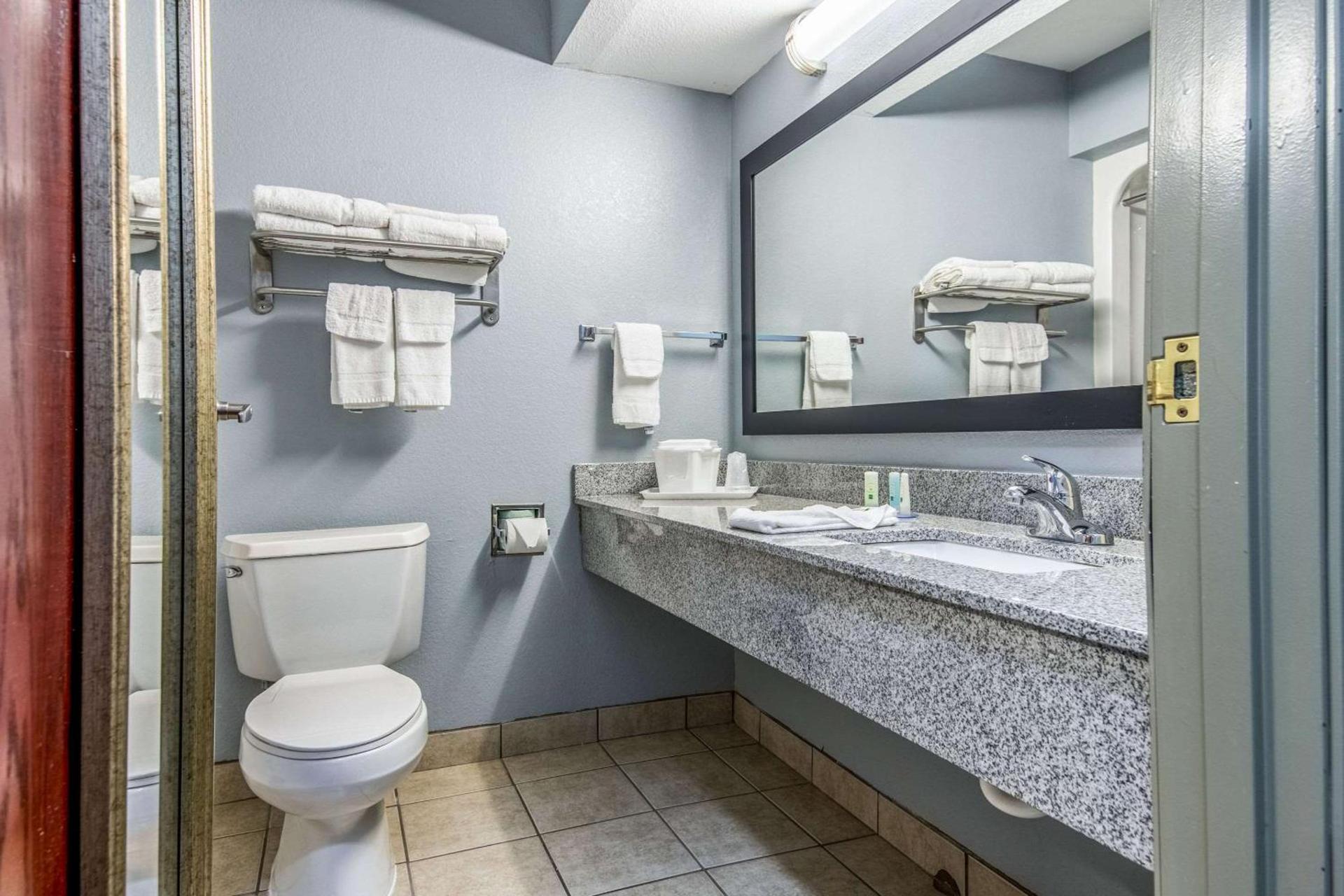 Quality Suites Maumelle - Little Rock Northwest photo 8