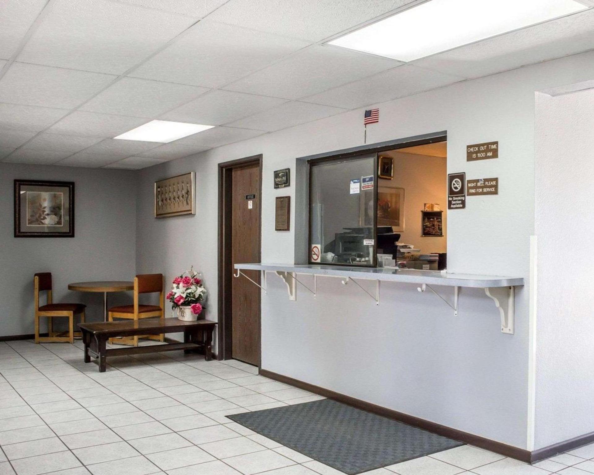 Rodeway Inn Winslow I-40 photo 7