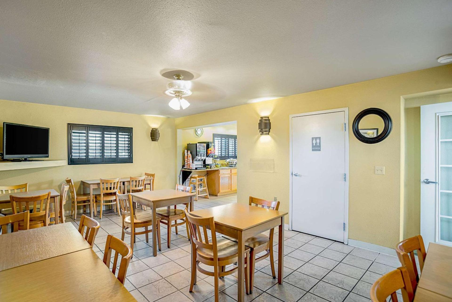 Quality Inn & Suites Phoenix NW - Sun City photo 34