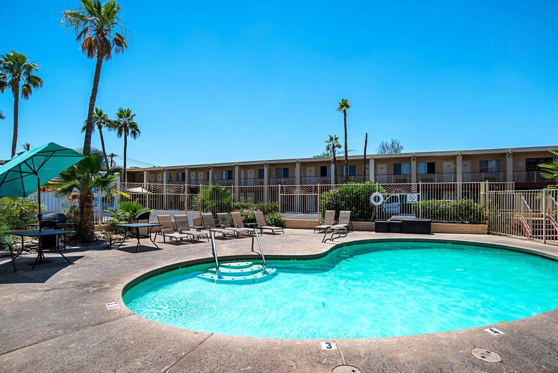 Quality Inn & Suites Phoenix NW - Sun City photo 26