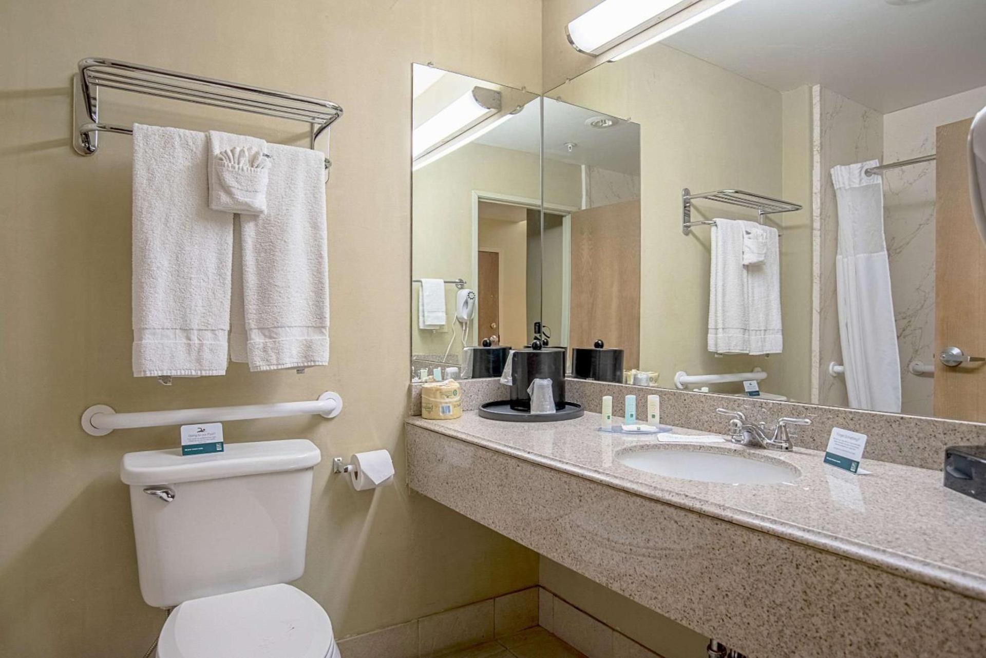 Quality Inn & Suites Phoenix NW - Sun City photo 21