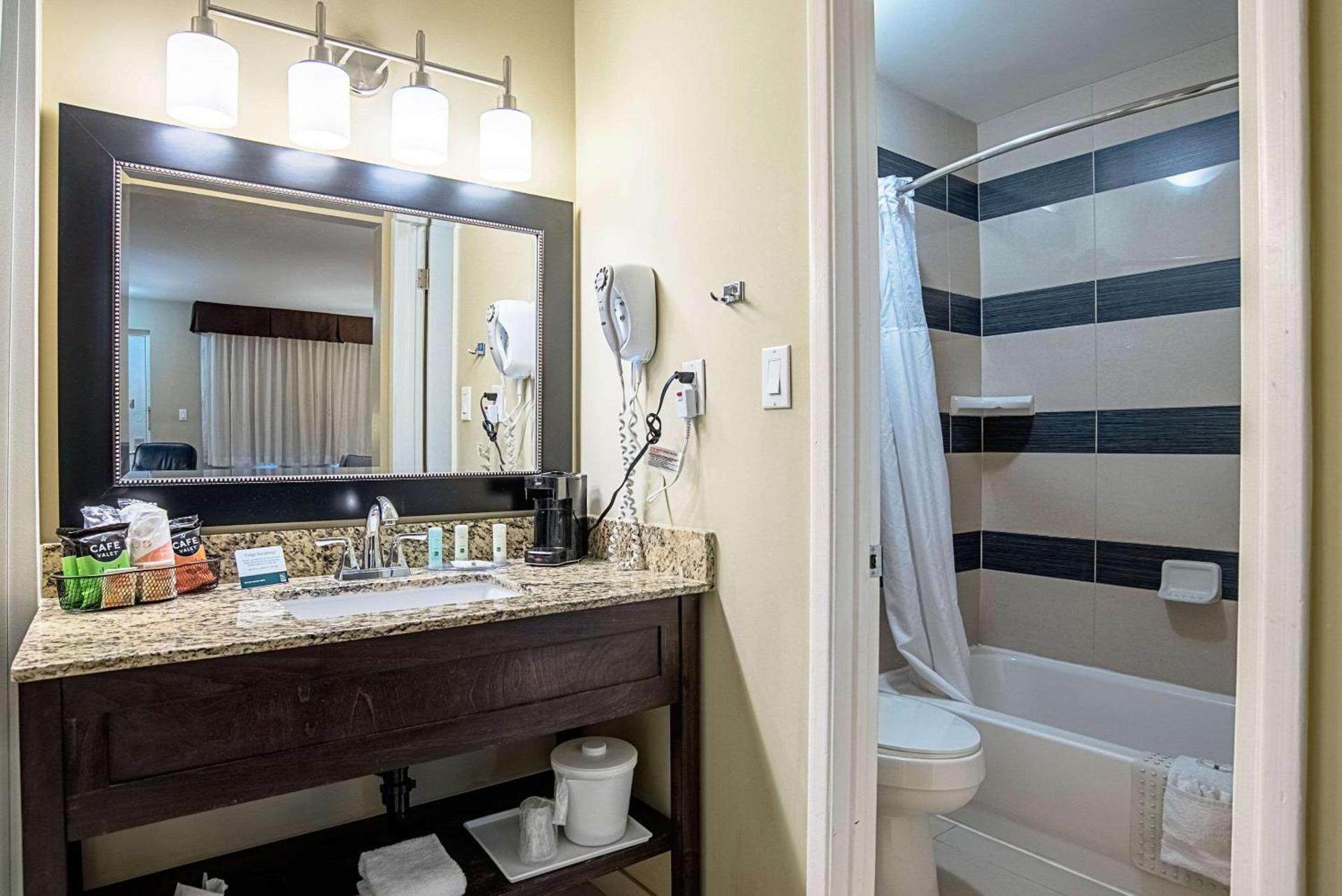 Quality Inn & Suites Phoenix NW - Sun City photo 14