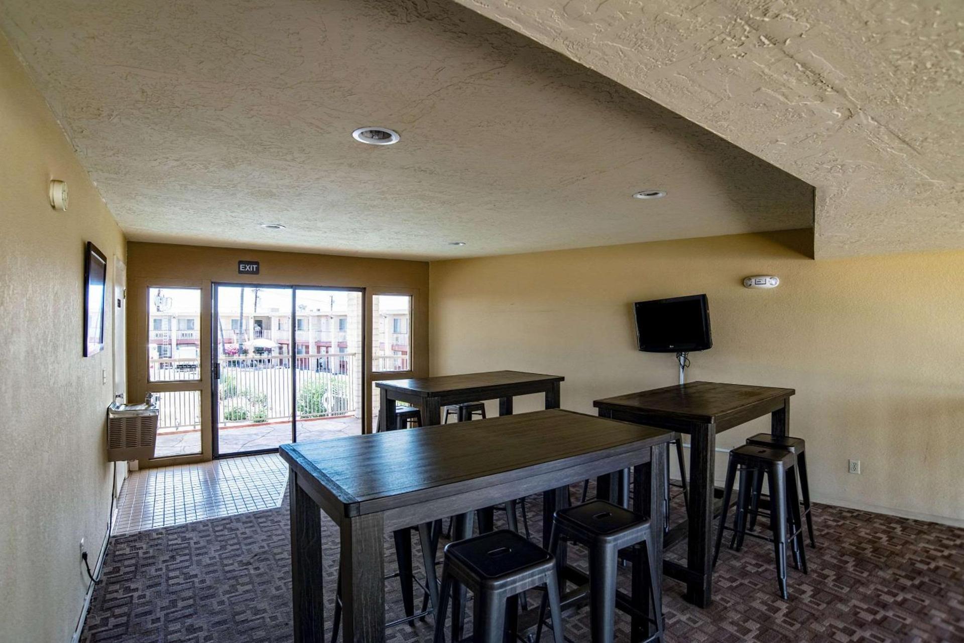 Quality Inn & Suites Phoenix NW - Sun City photo 8