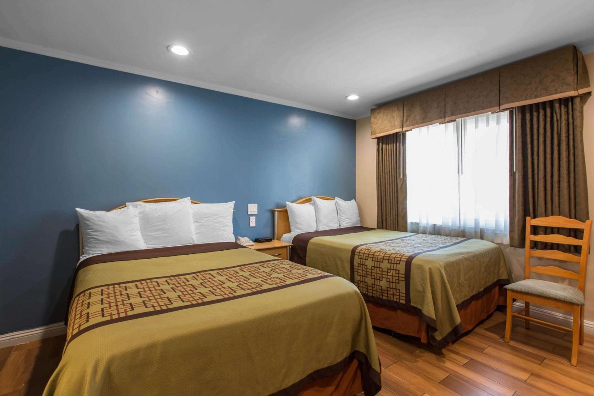 Rodeway Inn Escondido Downtown photo 2