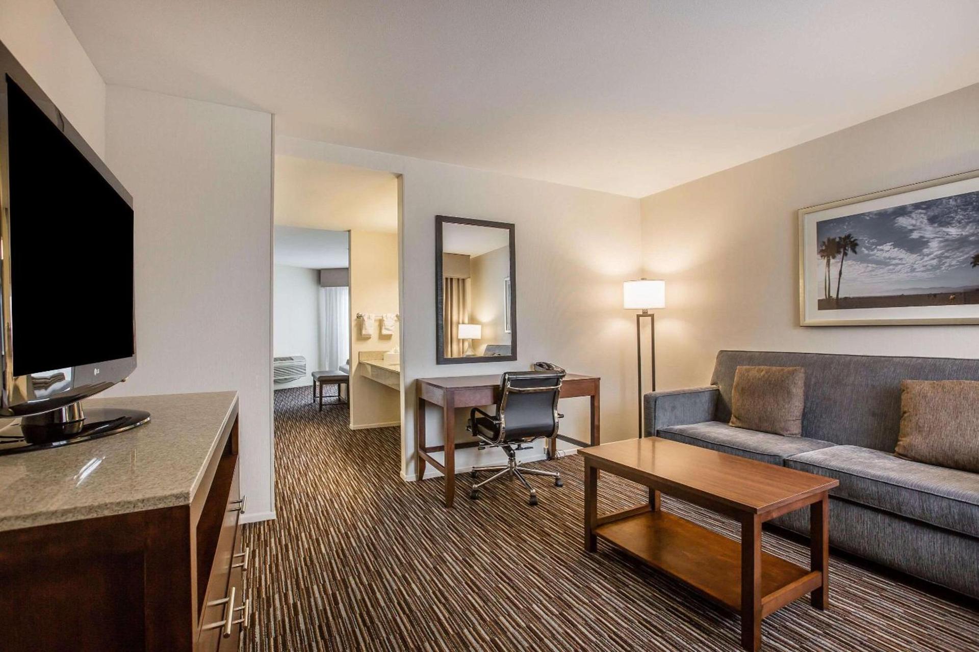 Quality Inn & Suites Hermosa Beach photo 10