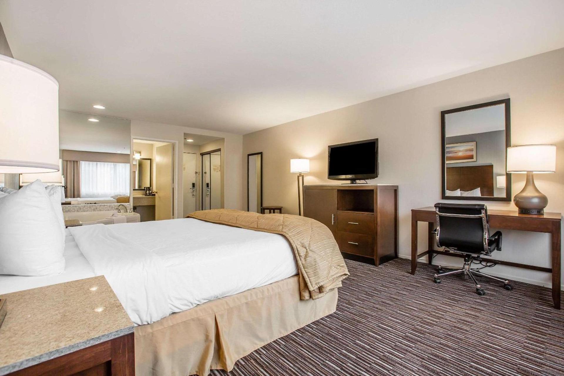 Quality Inn & Suites Hermosa Beach photo 17
