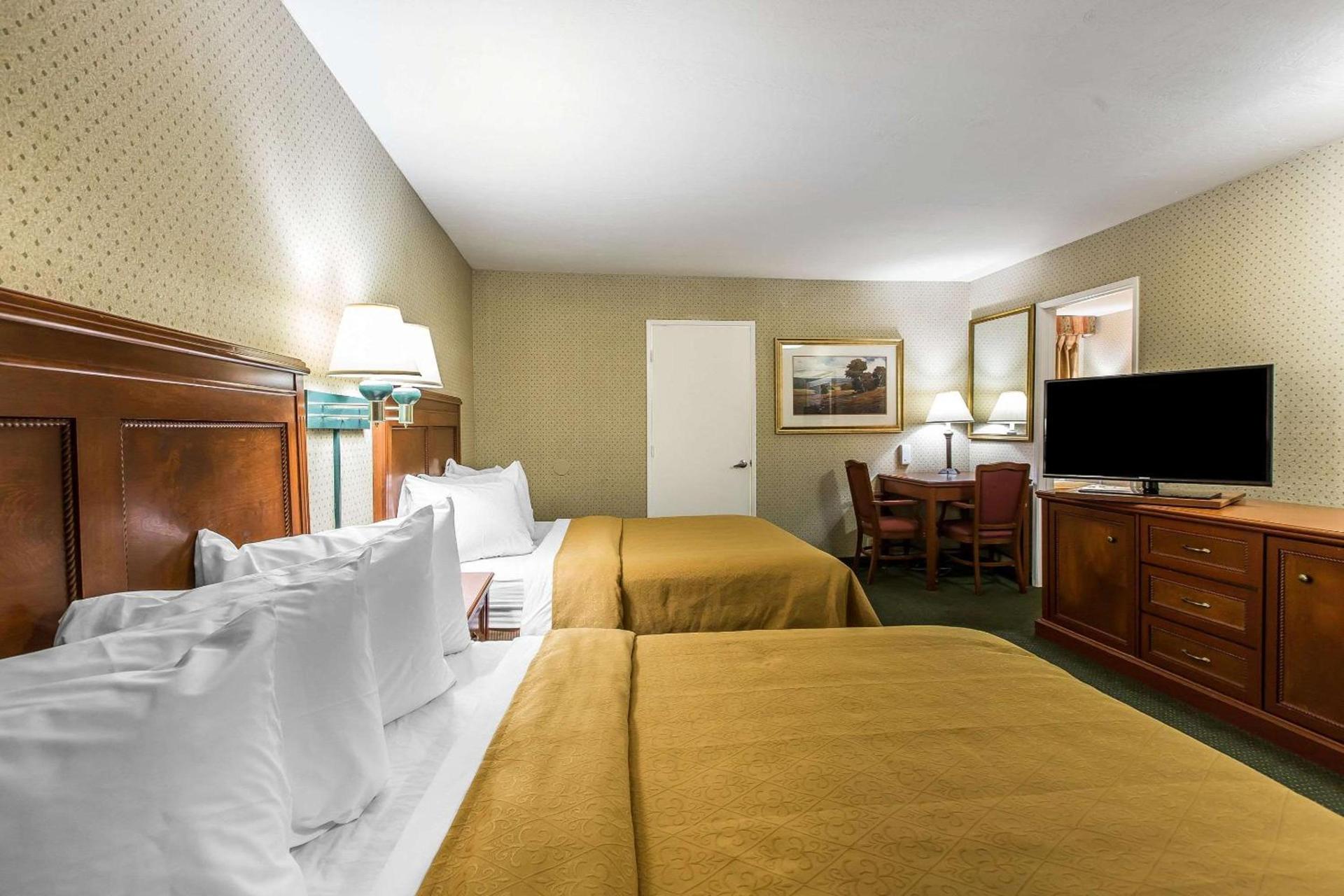 Quality Inn Near China Lake Naval Station photo 8
