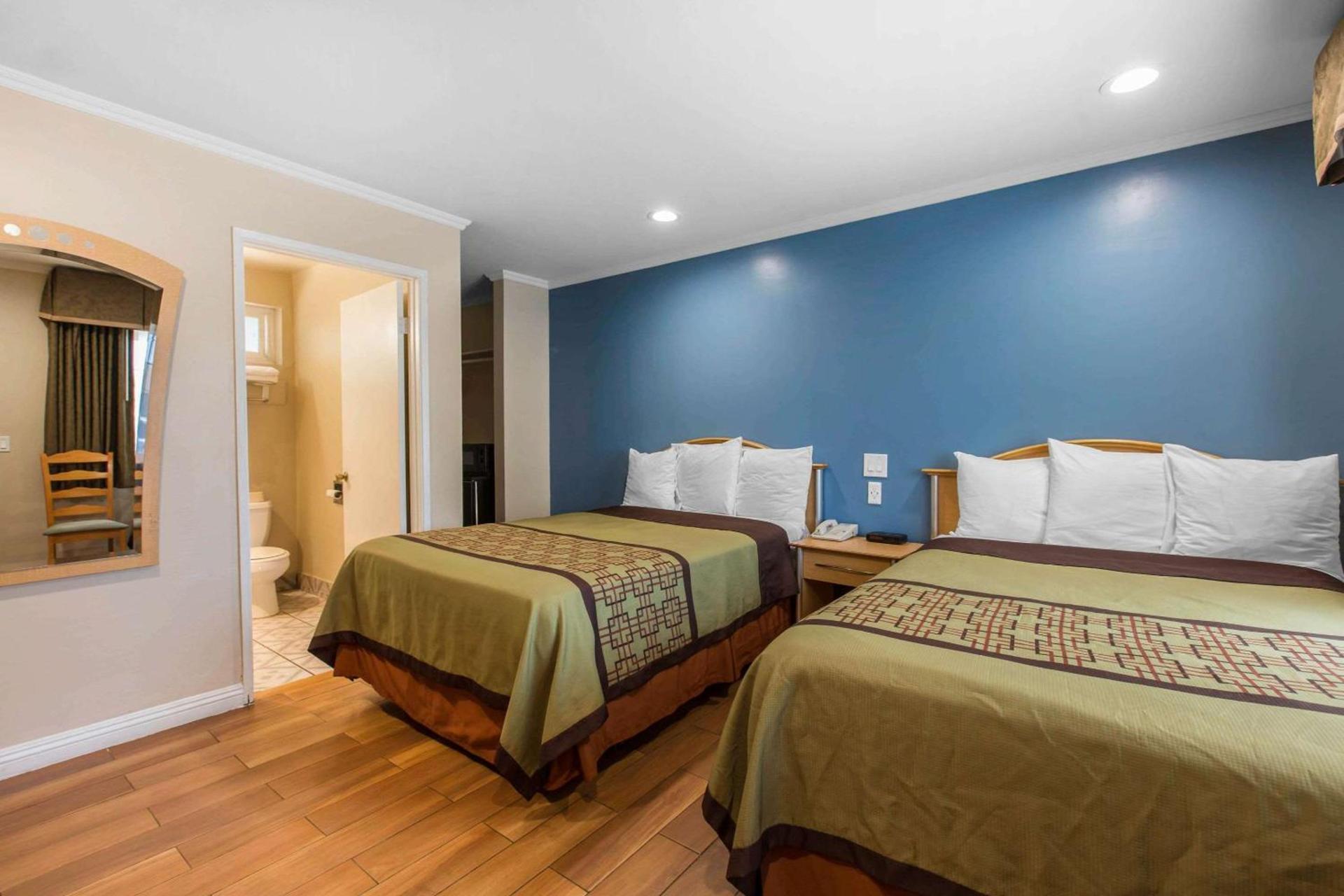 Rodeway Inn Escondido Downtown photo 8