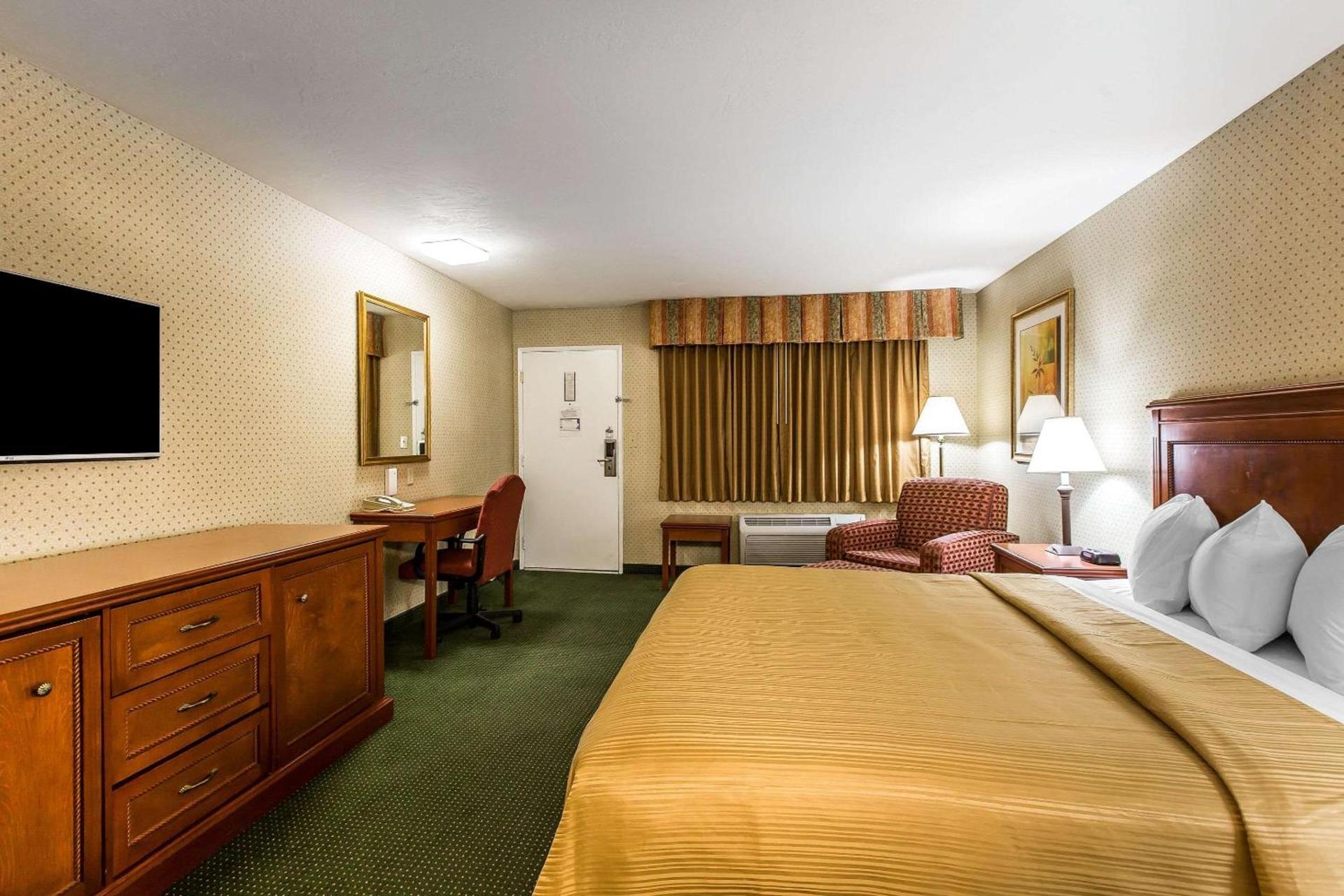 Quality Inn Near China Lake Naval Station photo 13