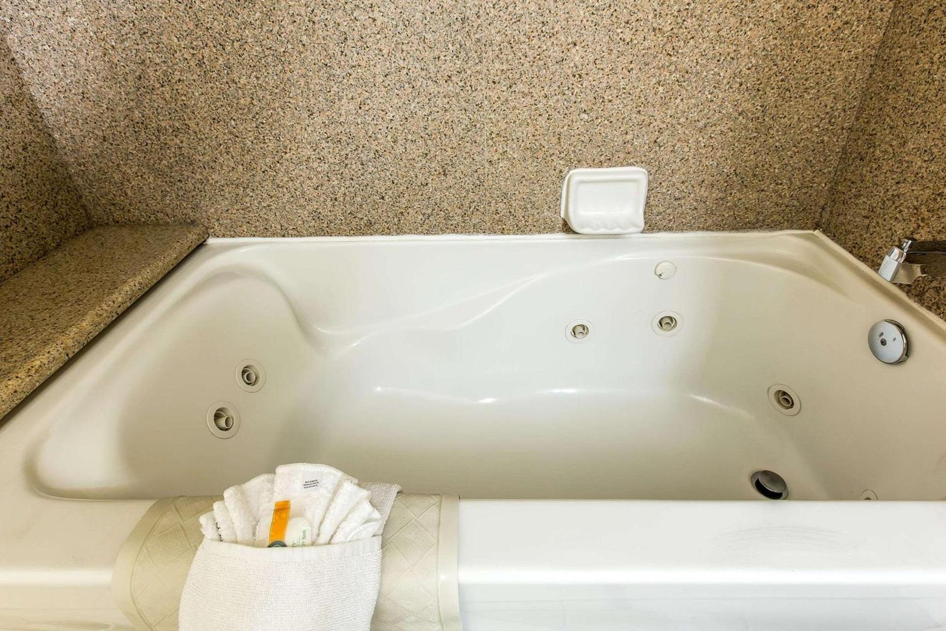 Quality Inn Near China Lake Naval Station photo 18