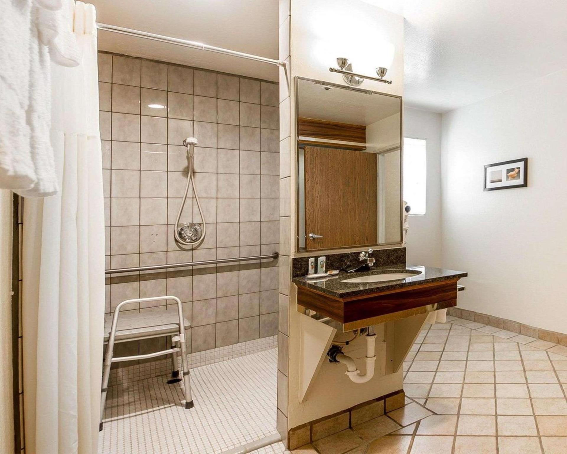 Quality Inn Petaluma - Sonoma photo 26